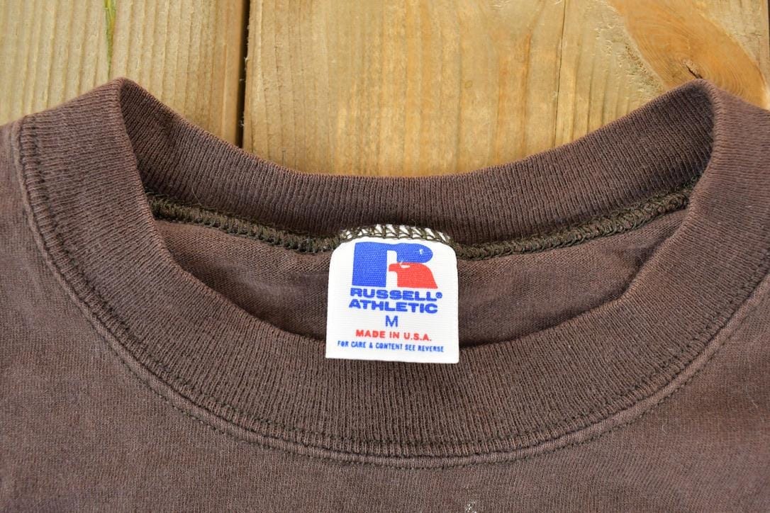 Proper Vintage Clothing > Gender Neutral Adult Clothing > Tops & Tees > T Shirts Vintage 1990s Cleveland Browns NFL Graphic T-Shirt / Made In USA / Russell Athletic Single Stitch / NFL / 90s Streetwear / Sportswear