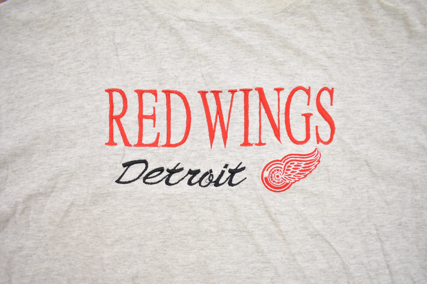 Proper Vintage Clothing > Gender Neutral Adult Clothing > Tops & Tees > T Shirts Vintage 1990s NHL Detroit Red Wings Embroidered T-Shirt / Made In USA / Single Stitch / NHL Hockey / 90s Streetwear / Sportswear