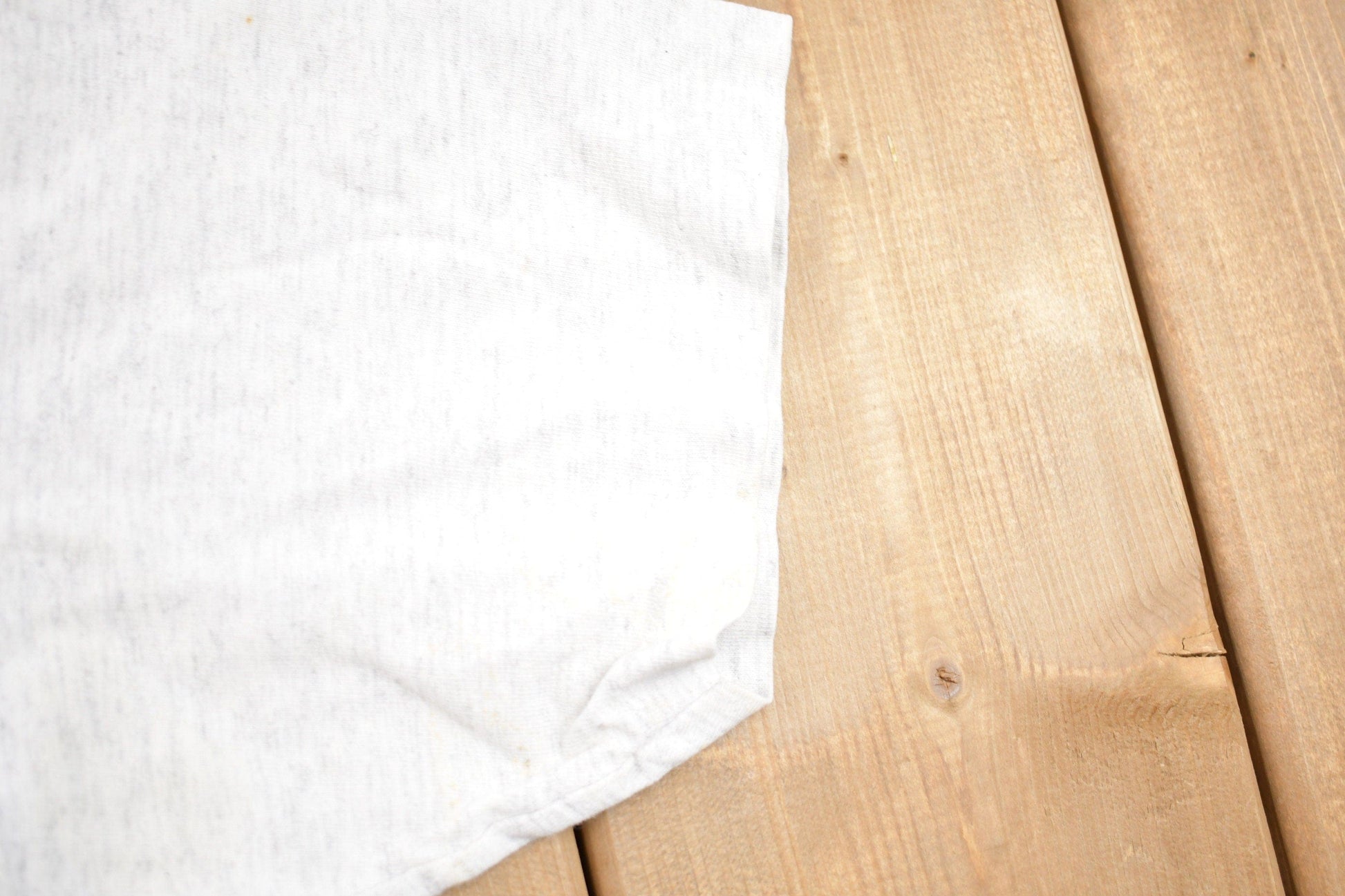 Proper Vintage Clothing > Gender Neutral Adult Clothing > Tops & Tees > T Shirts Vintage 1990s Orlando Magic Graphic T-Shirt / 90s Nutmeg T-Shirt / Streetwear / Retro Style / Single Stitch / Made In USA / NBA Graphic Tee