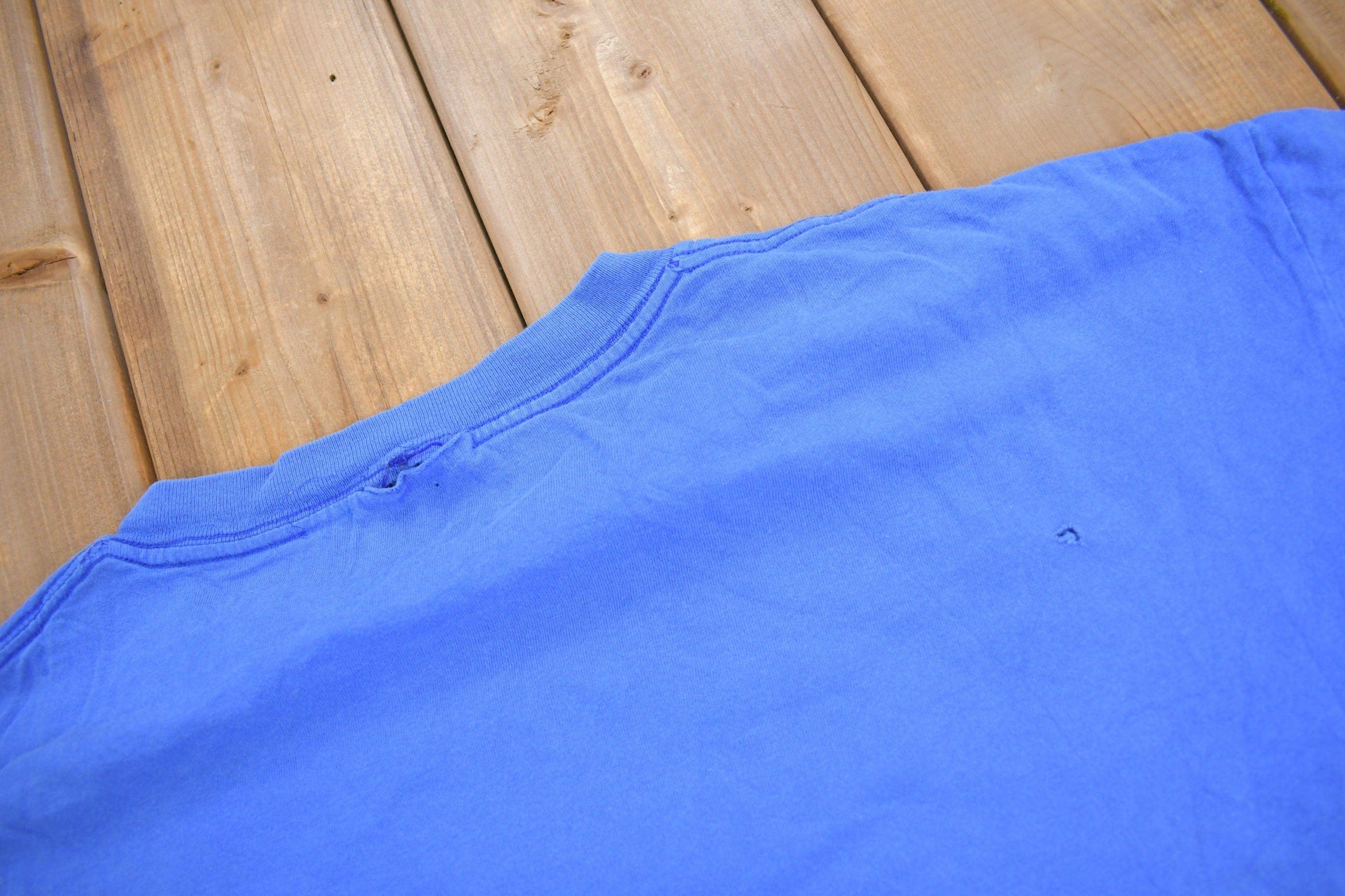 Proper Vintage Clothing > Gender Neutral Adult Clothing > Tops & Tees > T Shirts Vintage 1990s Orlando Magic Graphic T-Shirt / Magic Tee / Streetwear / Retro Style / NBA Graphic Tee