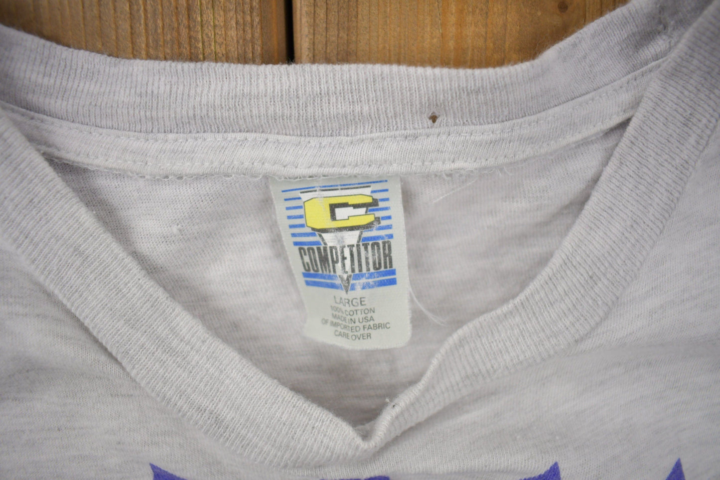 Proper Vintage Clothing > Gender Neutral Adult Clothing > Tops & Tees > T Shirts Vintage 1990s Toronto Raptors NBA Graphic T-Shirt / Made In USA / Sportswear / Vintage NBA