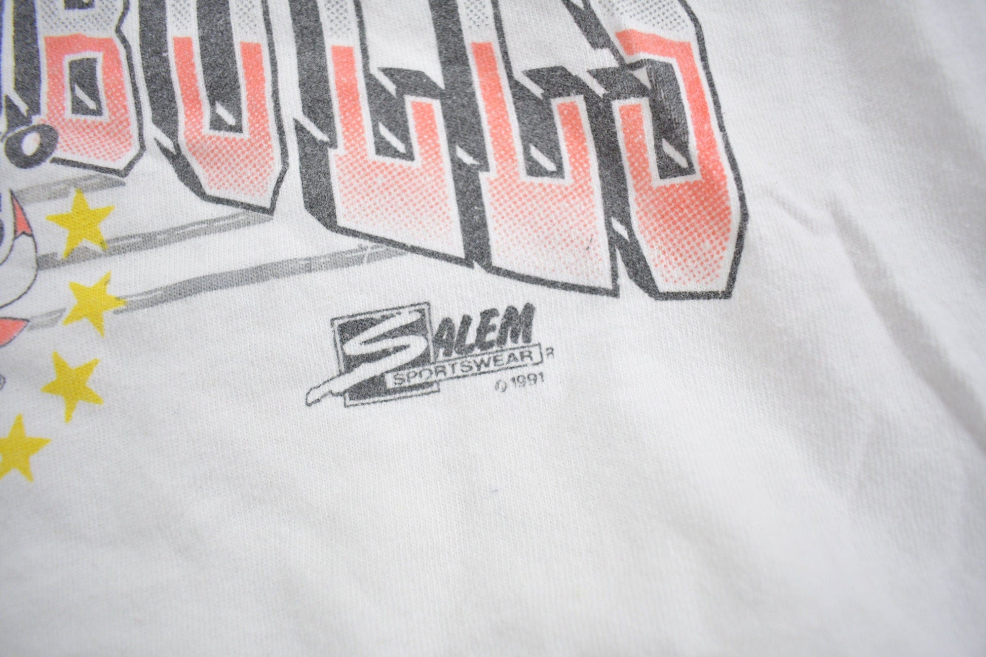 Proper Vintage Clothing > Gender Neutral Adult Clothing > Tops & Tees > T Shirts Vintage 1991 Chicago Bulls NBA World Champions T-Shirt / Made In USA / Single Stitch / 90s Streetwear / Big Head / Salem Sportswear