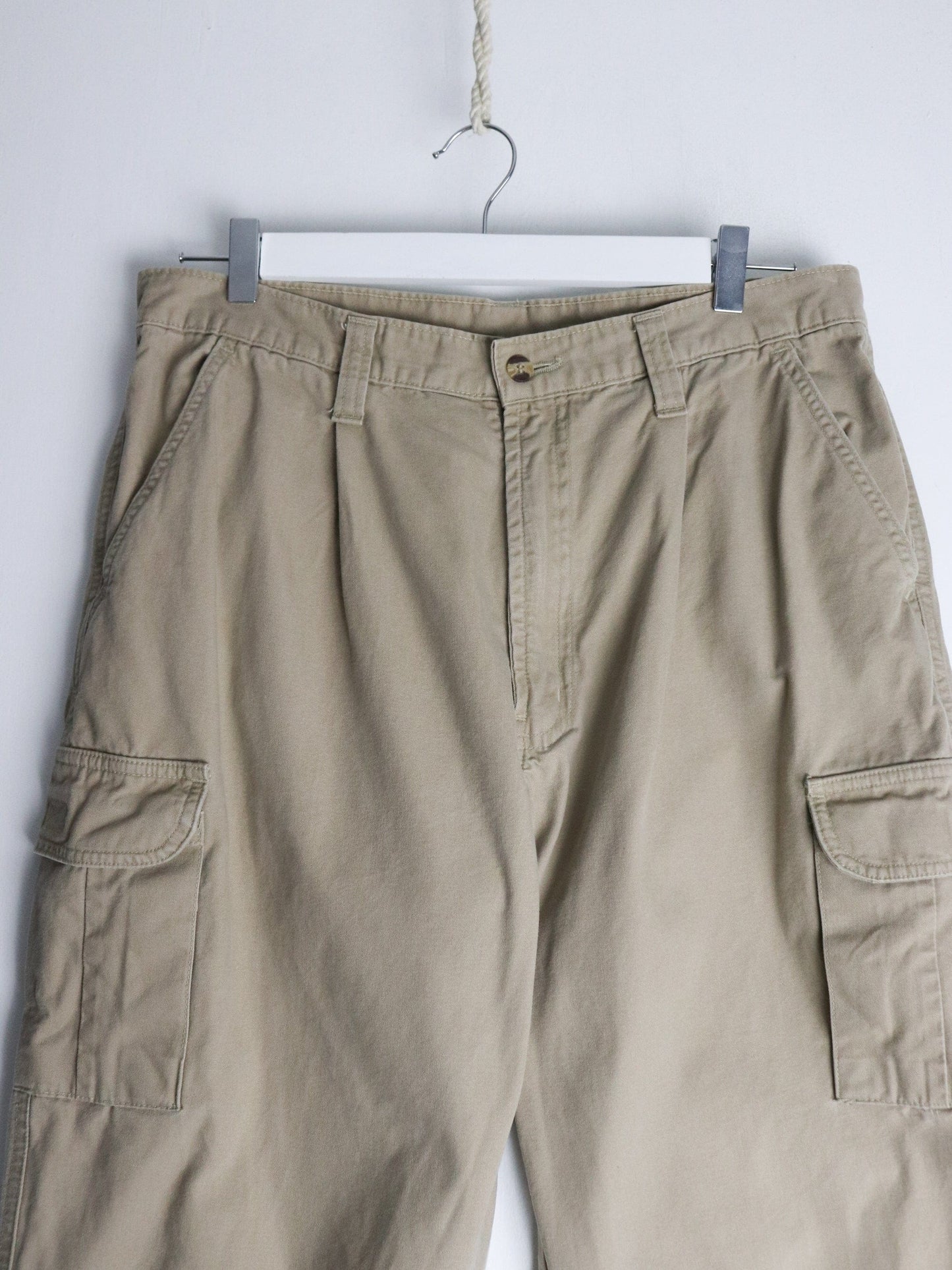 St. John's Bay Pants Fits Mens 34 x 26 Beige Cargo from propervintagecanada