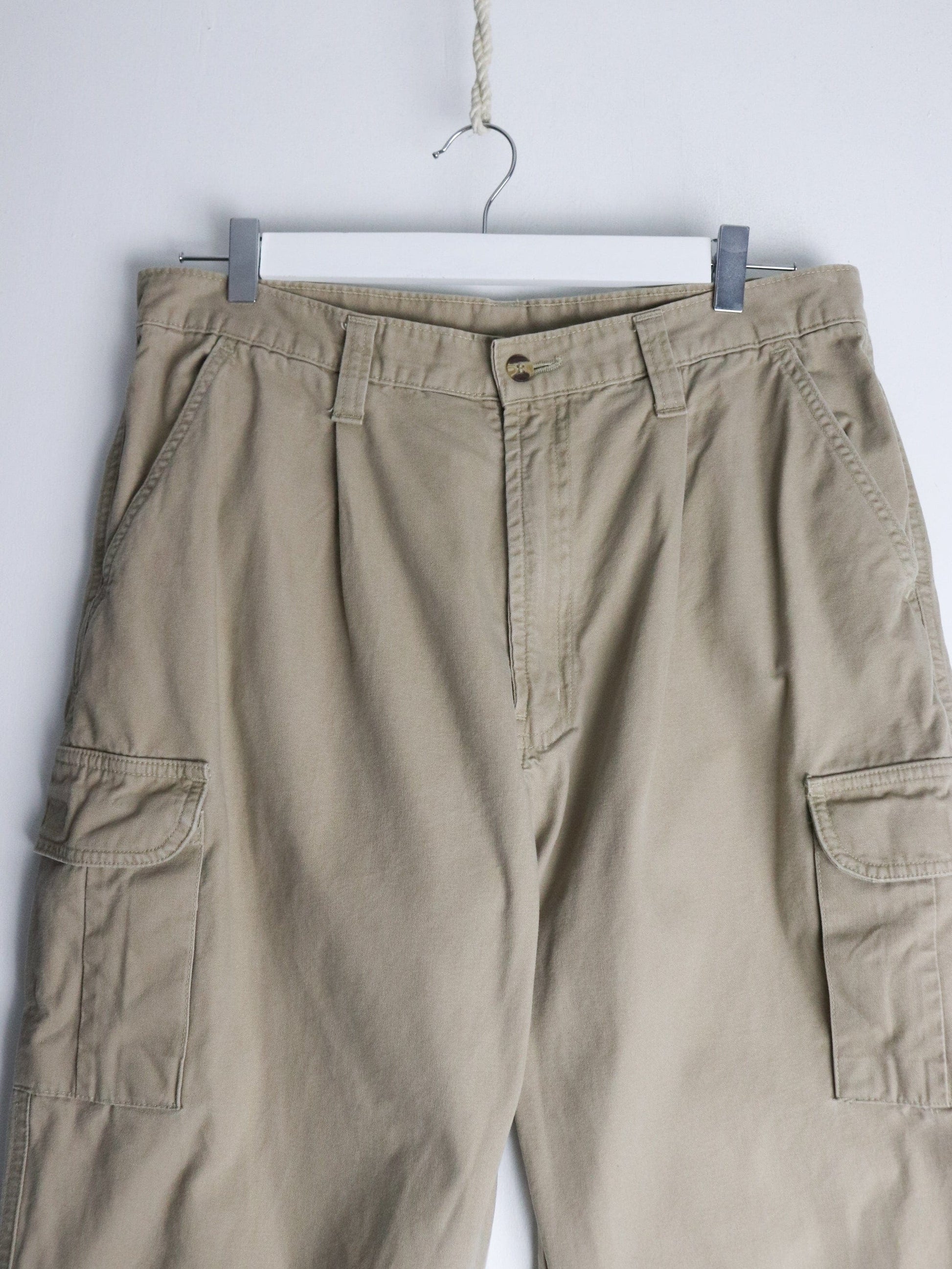 St. John's Bay Pants Fits Mens 34 x 26 Beige Cargo from propervintagecanada
