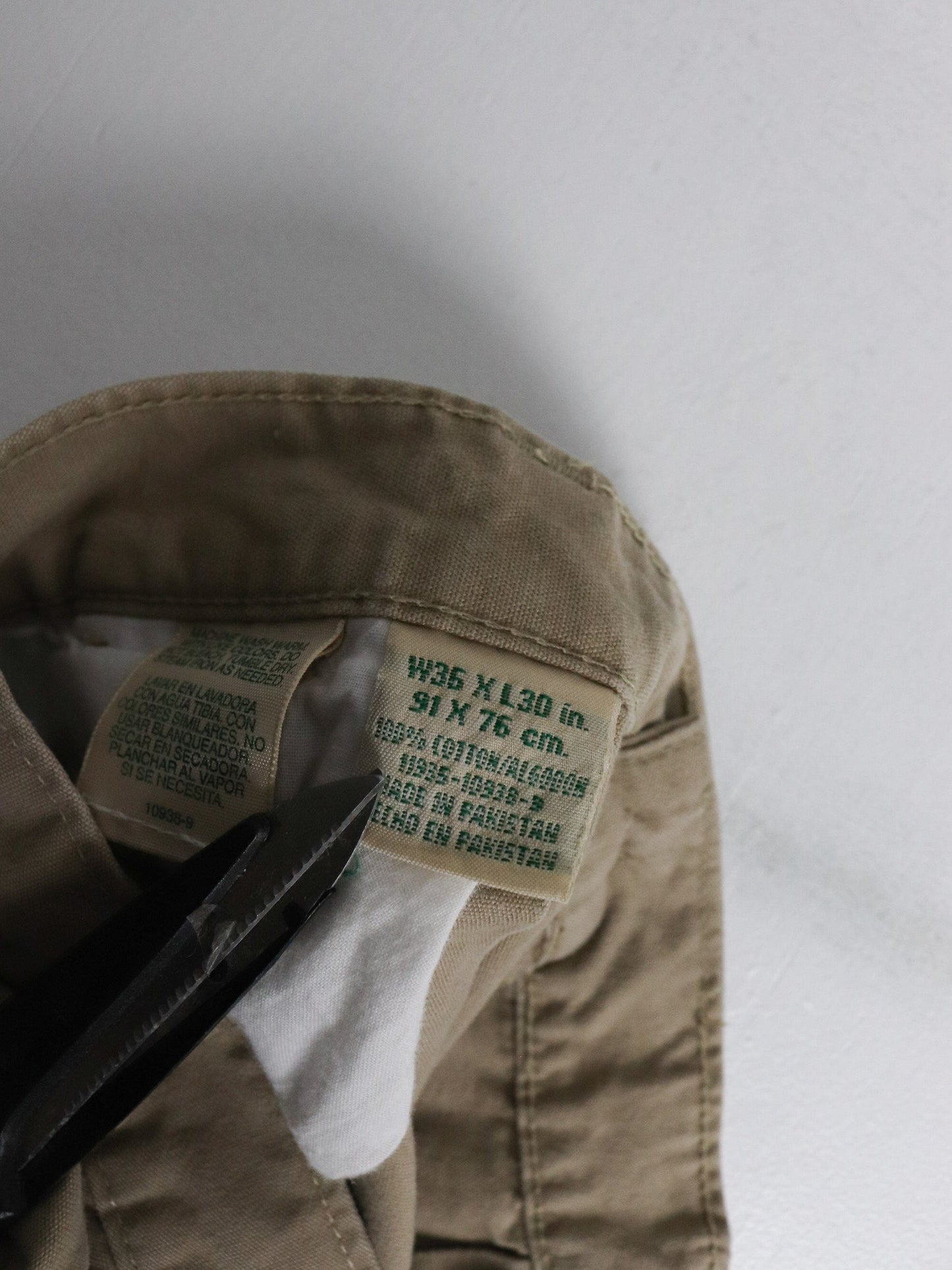 St. John's Bay Pants Fits Mens 34 x 26 Beige Cargo from propervintagecanada