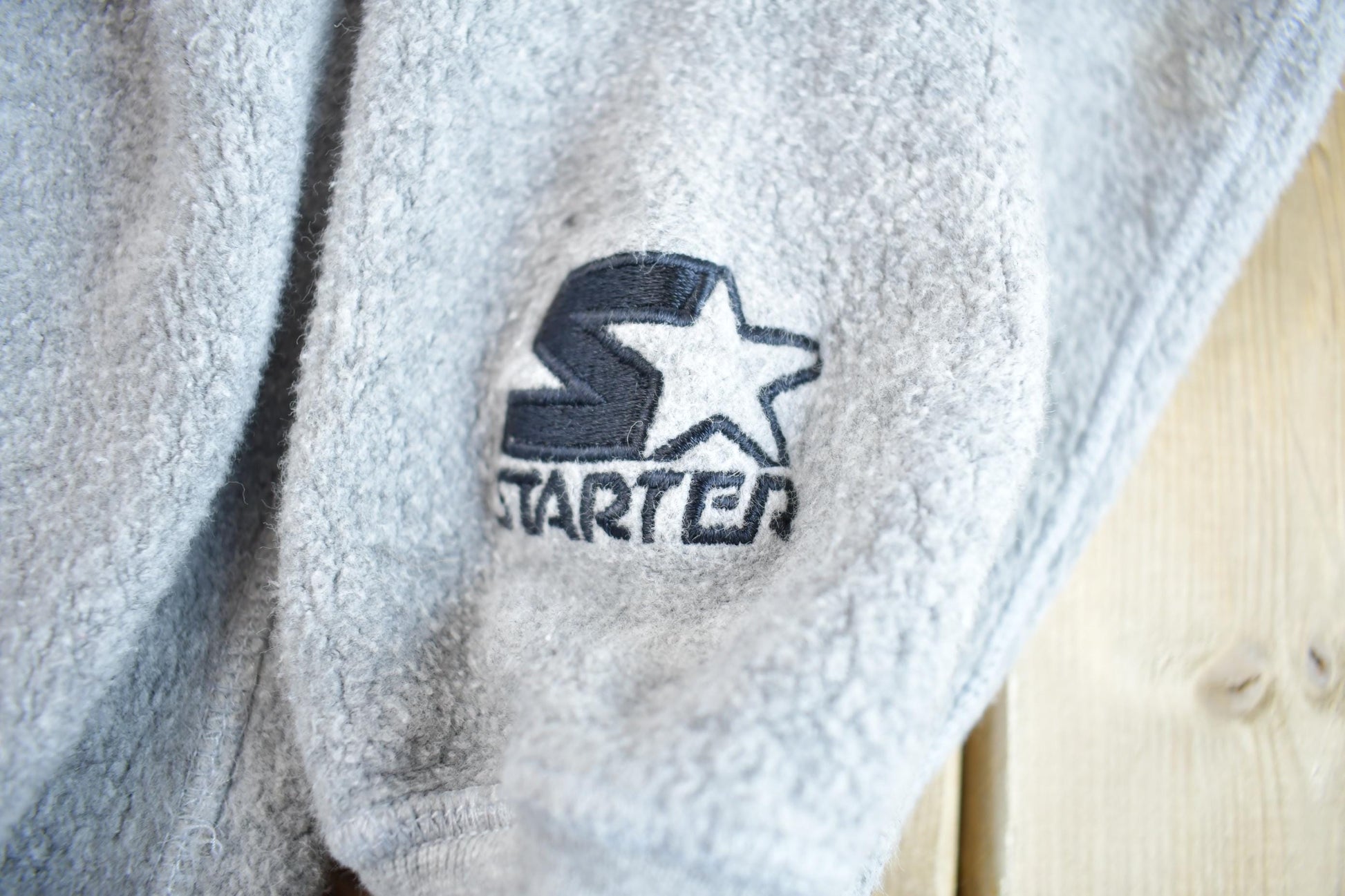 Starter Clothing > Gender Neutral Adult Clothing > Hoodies & Sweatshirts > Sweatshirts Vintage 1990s NBA Starter Chicago Bulls Embroidered Fleece Sweater