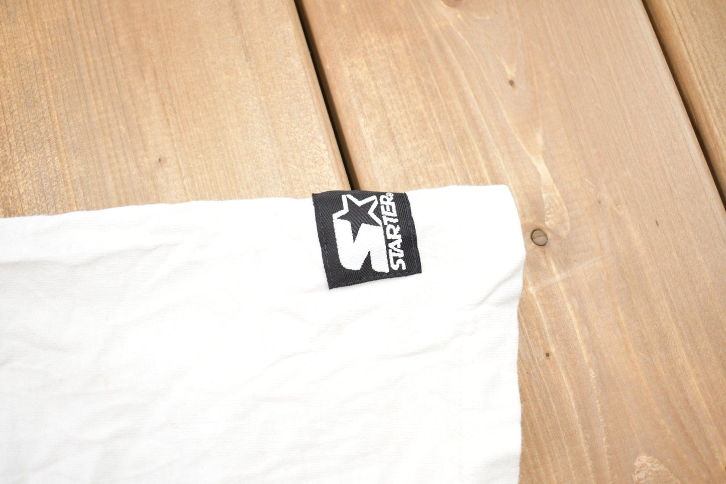 Starter Clothing > Gender Neutral Adult Clothing > Tops & Tees > T Shirts Vintage 1990s Chicago Cubs Starter MLB Graphic T-Shirt Men's XL