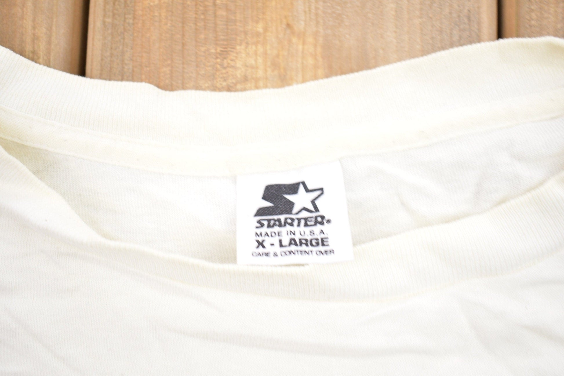 Starter Clothing > Gender Neutral Adult Clothing > Tops & Tees > T Shirts Vintage 1990s Chicago Cubs Starter MLB Graphic T-Shirt Men's XL