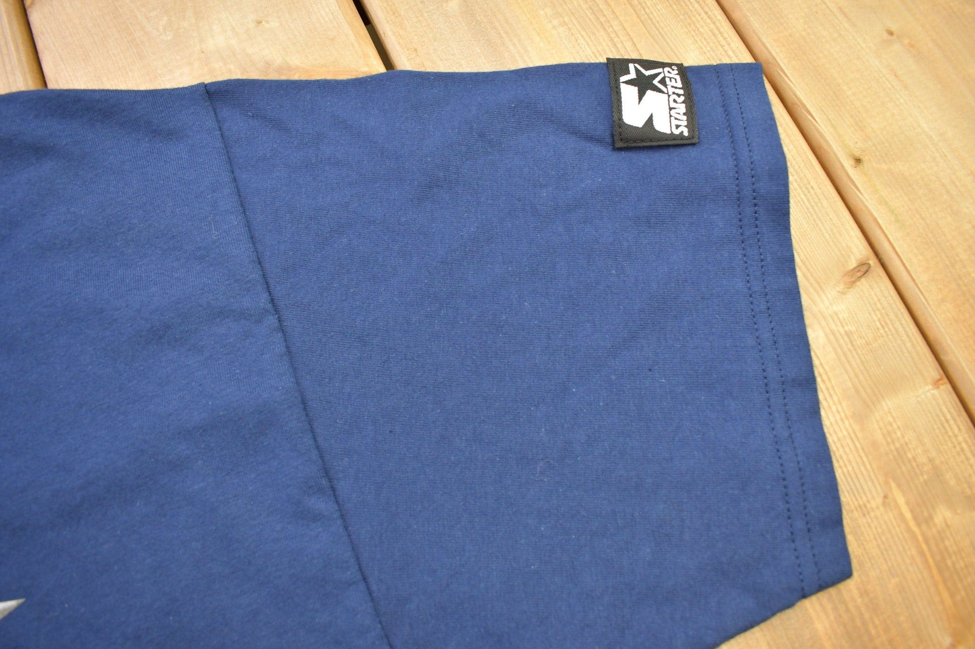 Starter Clothing > Gender Neutral Adult Clothing > Tops & Tees > T Shirts Vintage 1990s Deadstock New York Rangers NHL Starter T-ShirtMen's Large