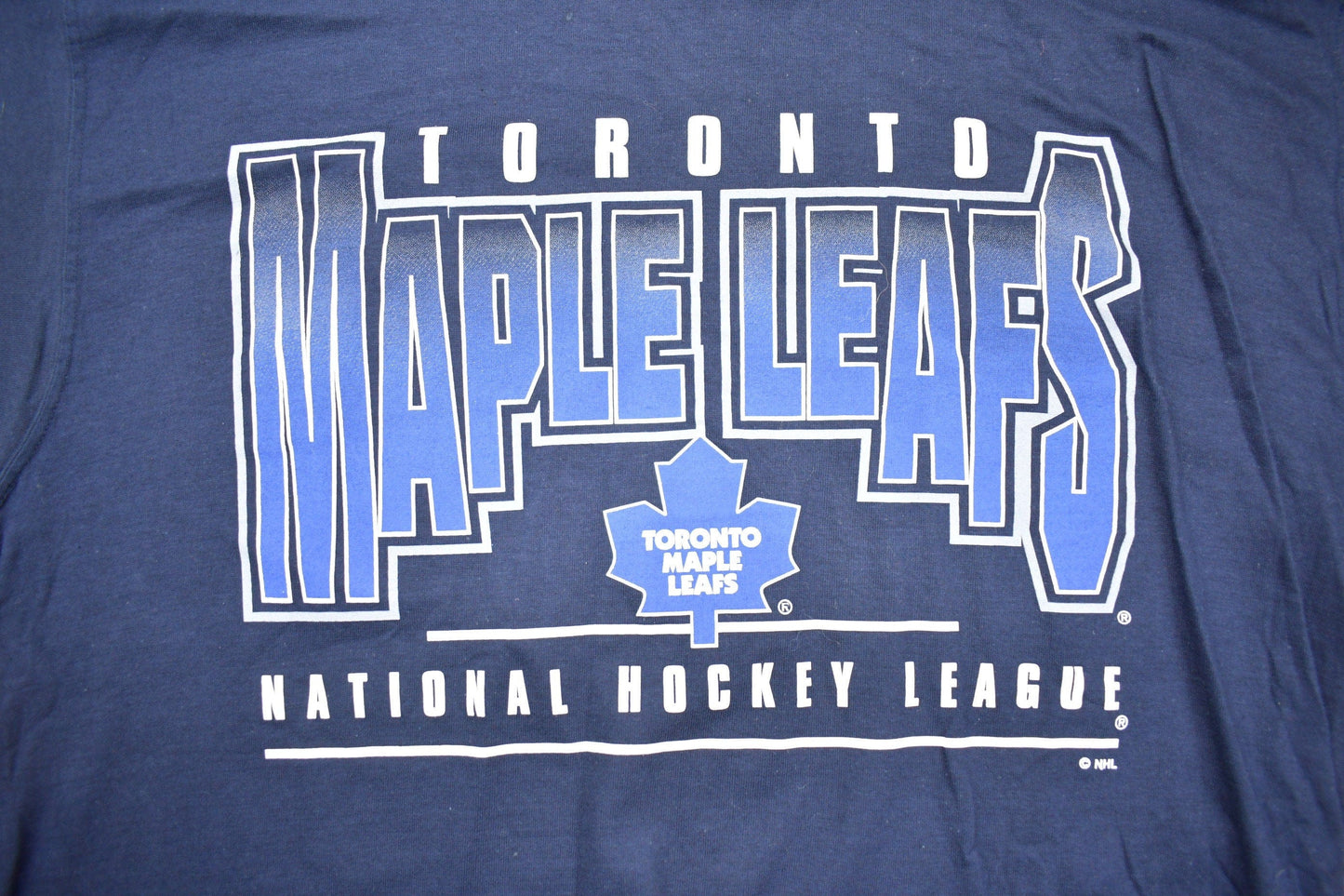 Starter Clothing > Gender Neutral Adult Clothing > Tops & Tees > T Shirts Vintage 1990s NHL Starter Toronto Maple Leafs Graphic T-Shirt Men's Large
