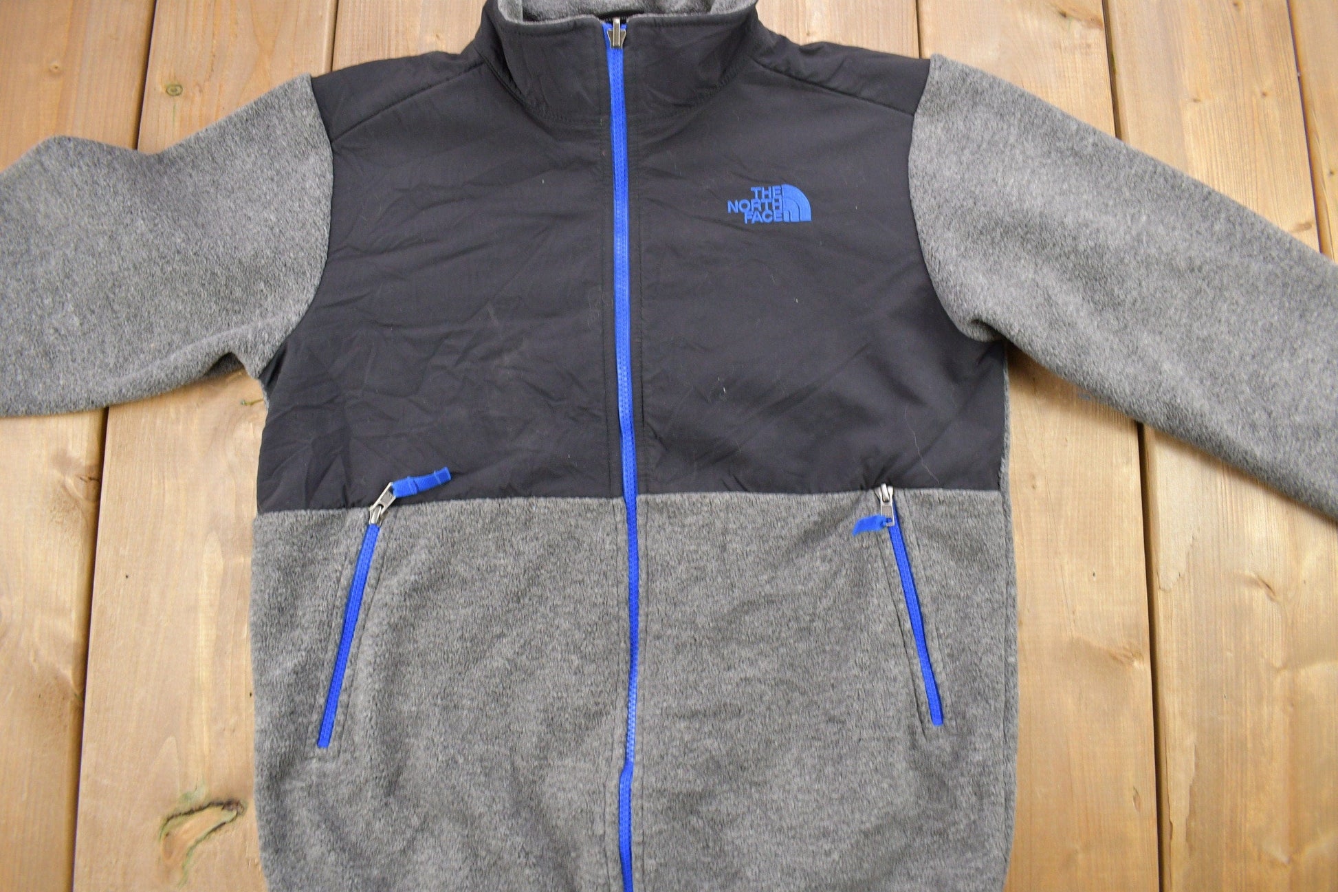 The North Face Clothing > Gender Neutral Adult Clothing > Hoodies & Sweatshirts Vintage 1990s The North Face Black Denali Fleece Boys Sweater Youth L