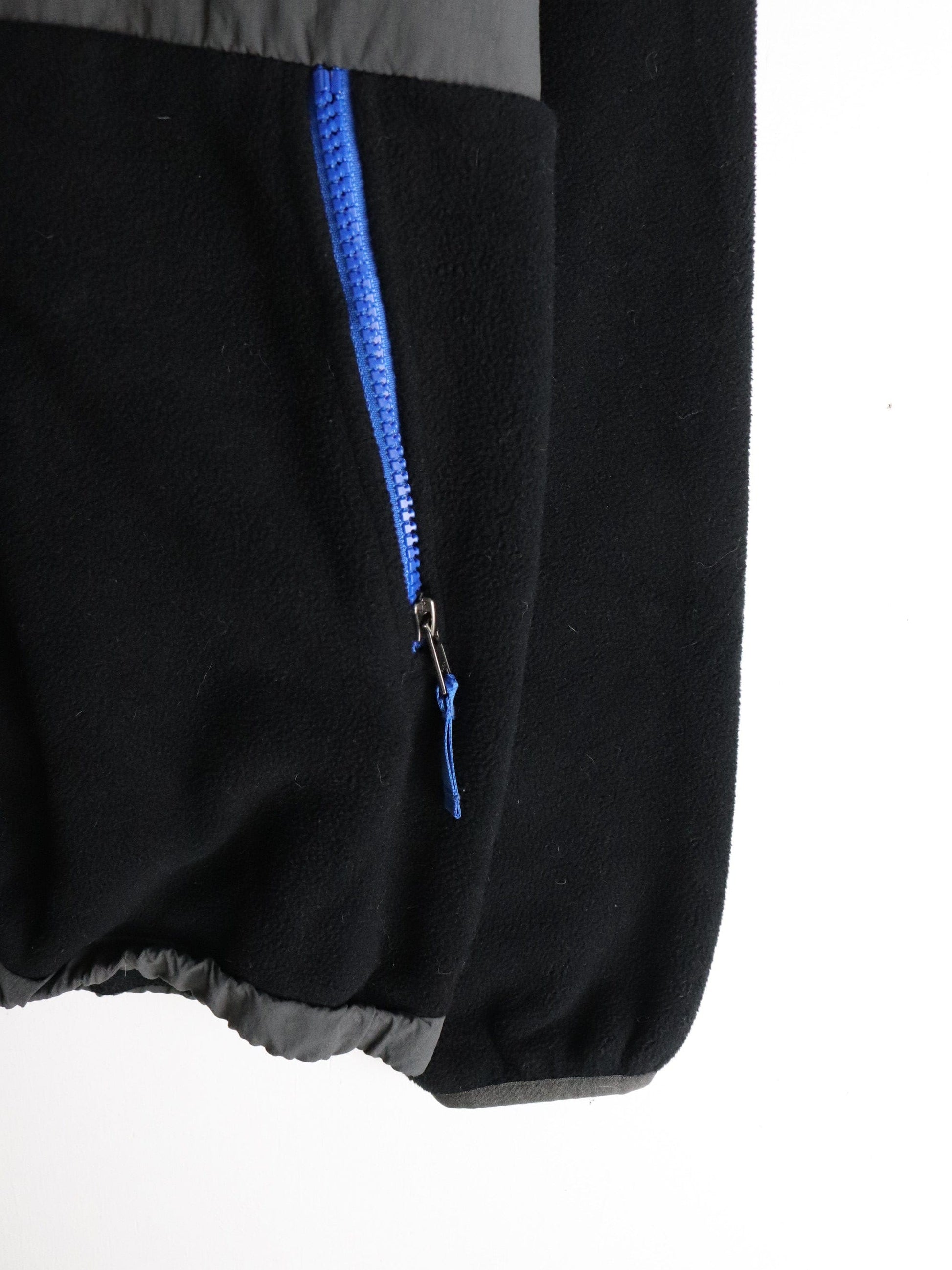 The North Face Denali Jacket Youth Large Black Fleece from propervintagecanada