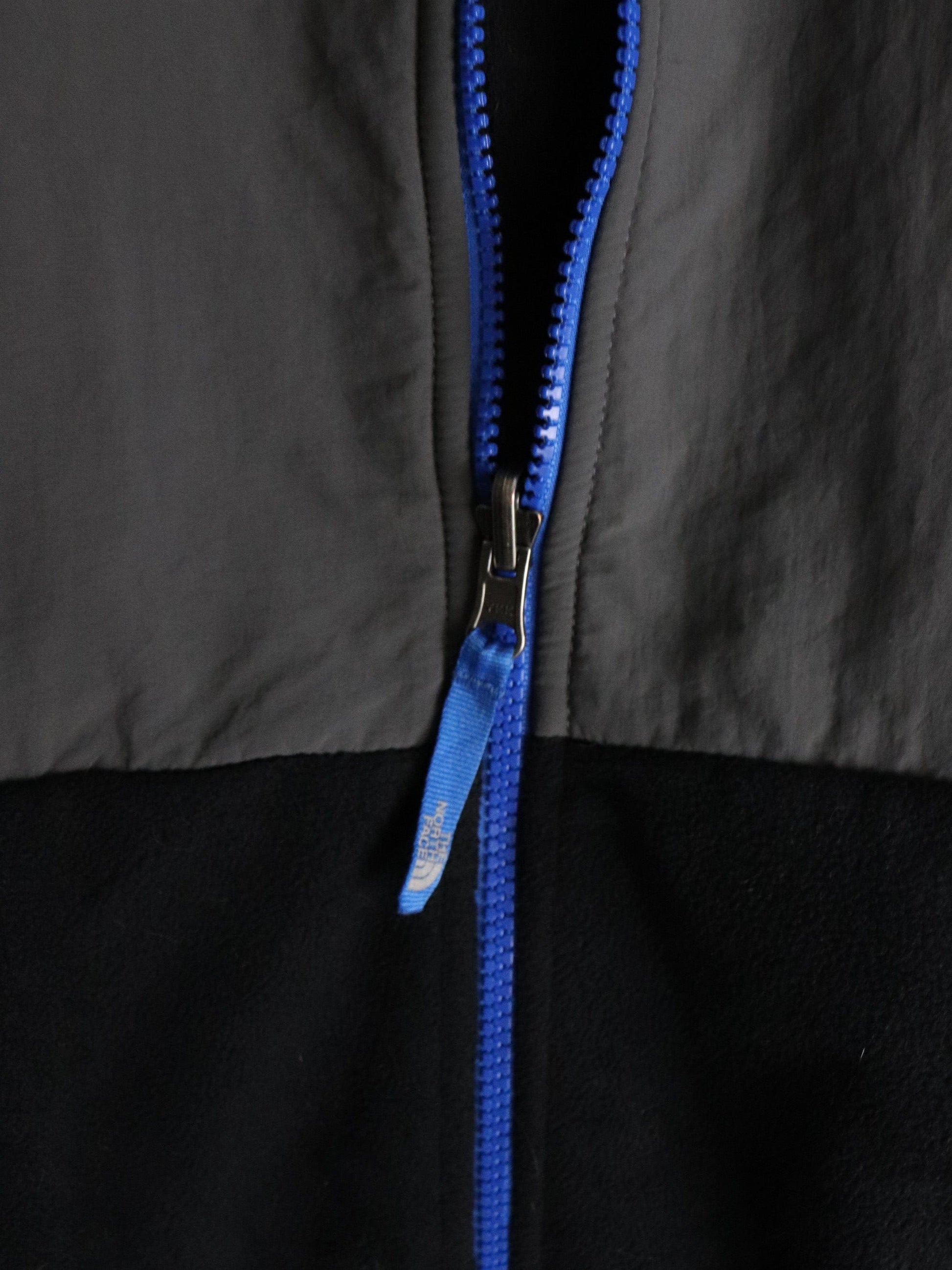 The North Face Denali Jacket Youth Large Black Fleece from propervintagecanada