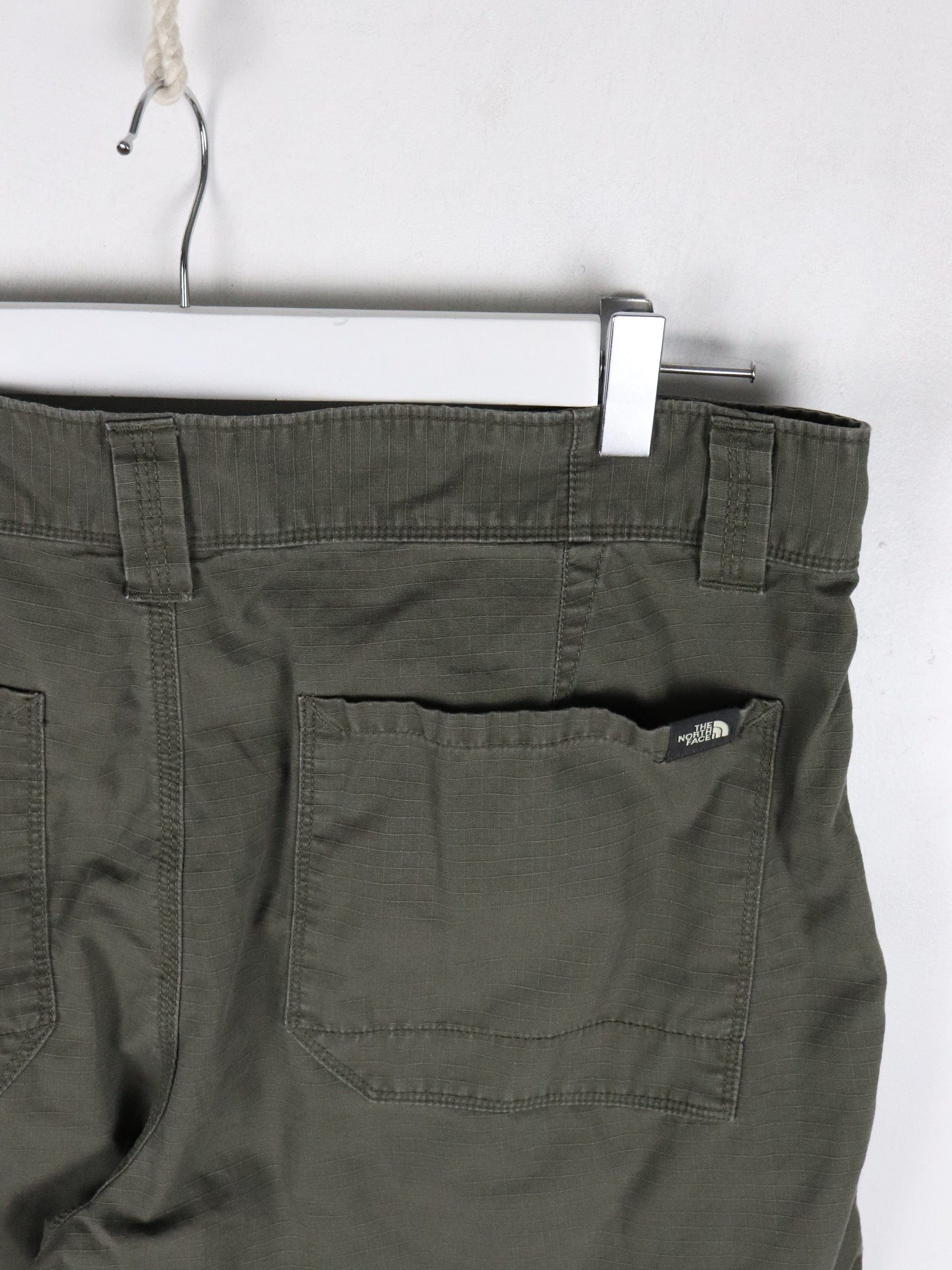 The North Face Shorts Mens 36 Green