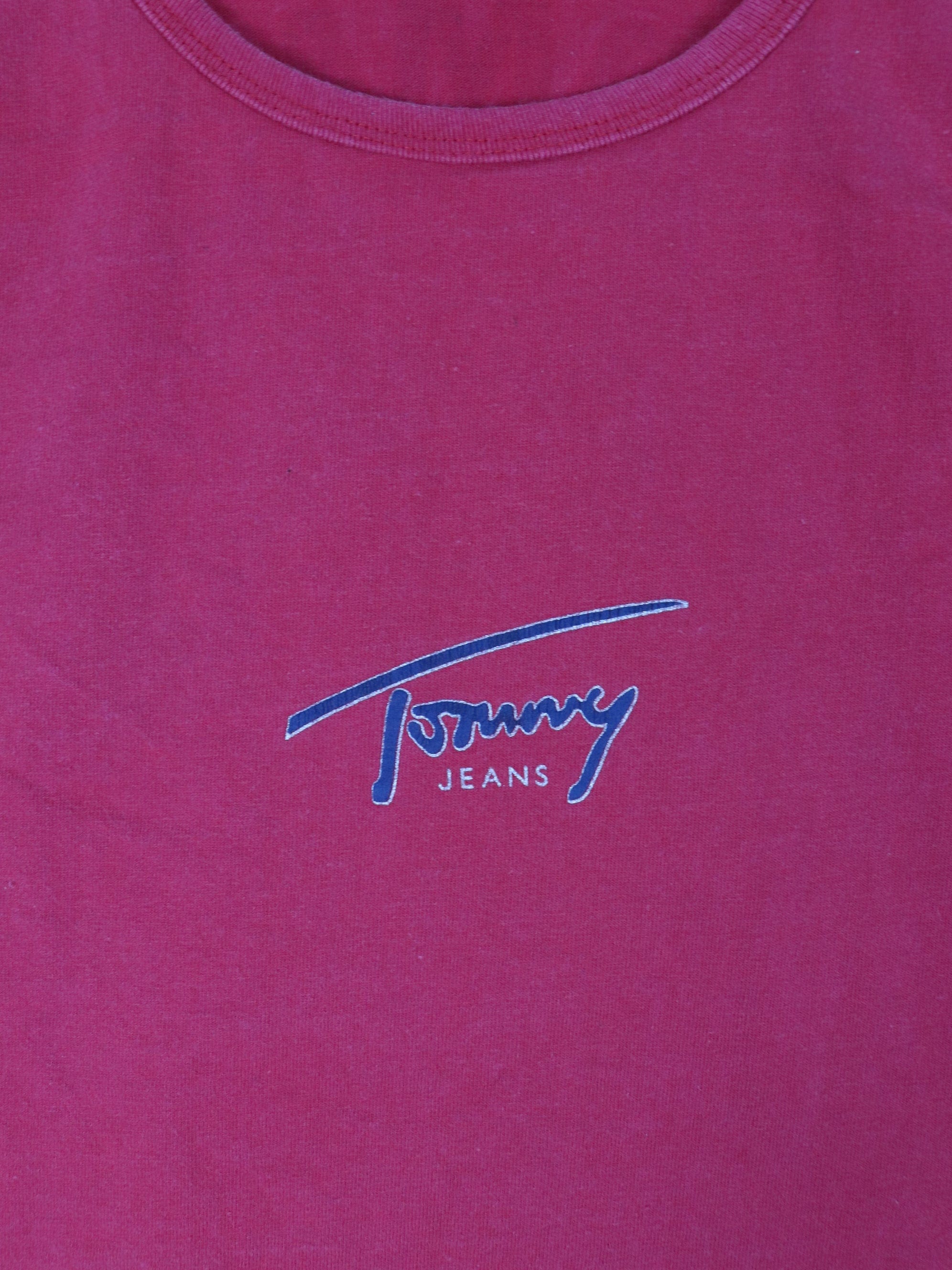 Tommy hilfiger 90s logo t clearance shirt