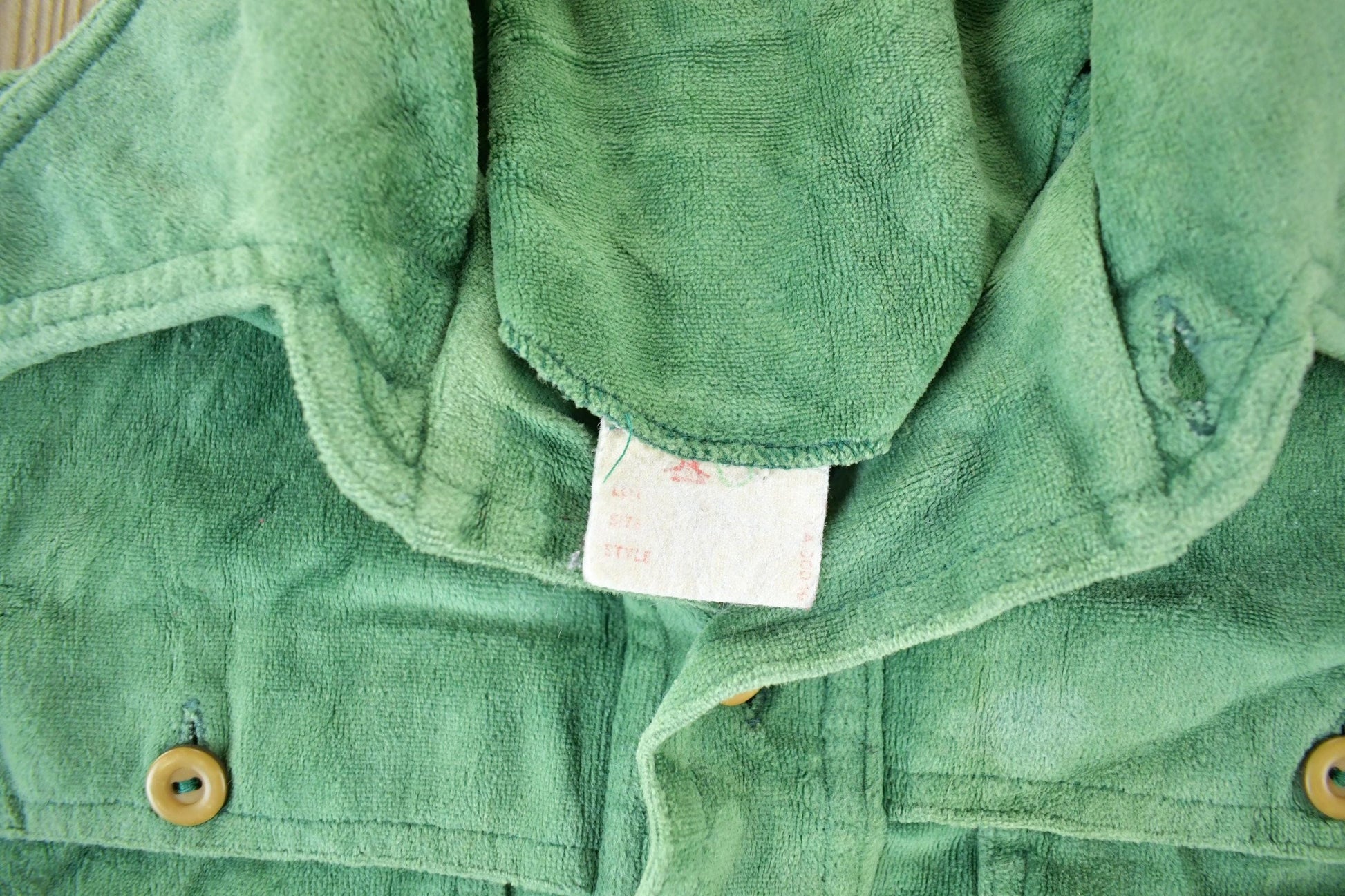 True Vintage 1970s Velour Style Button Up Shirt Men's Medium from propervintagecanada