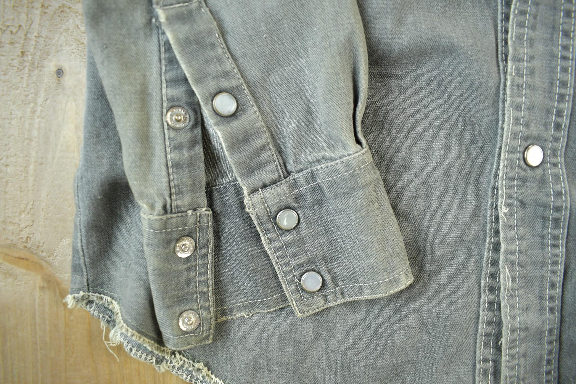 True Vintage 1970s Western Native Button Up Shirt Womens S from propervintagecanada