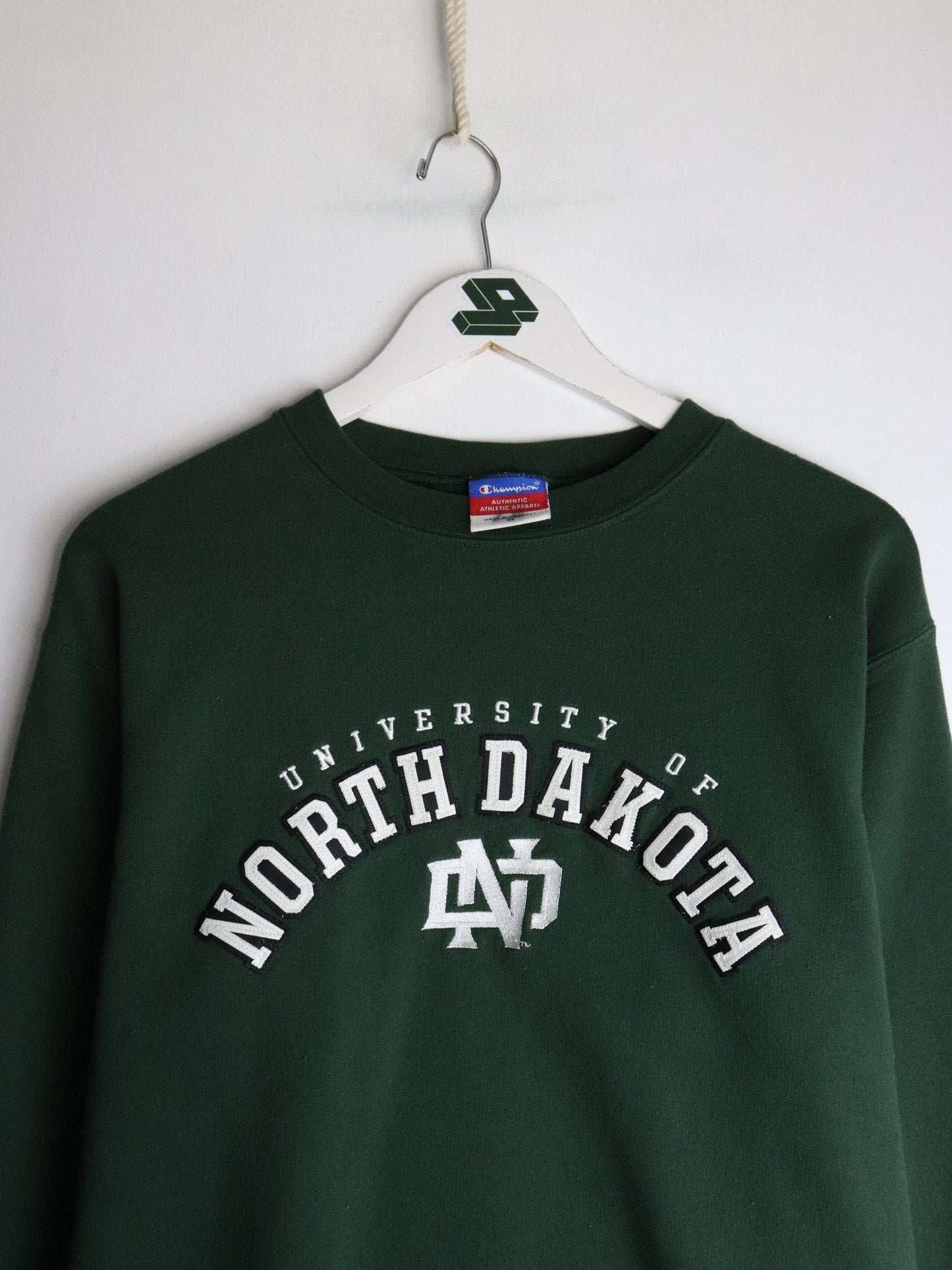University of North Dakota Sweatshirt Mens Medium Green Champion from propervintagecanada