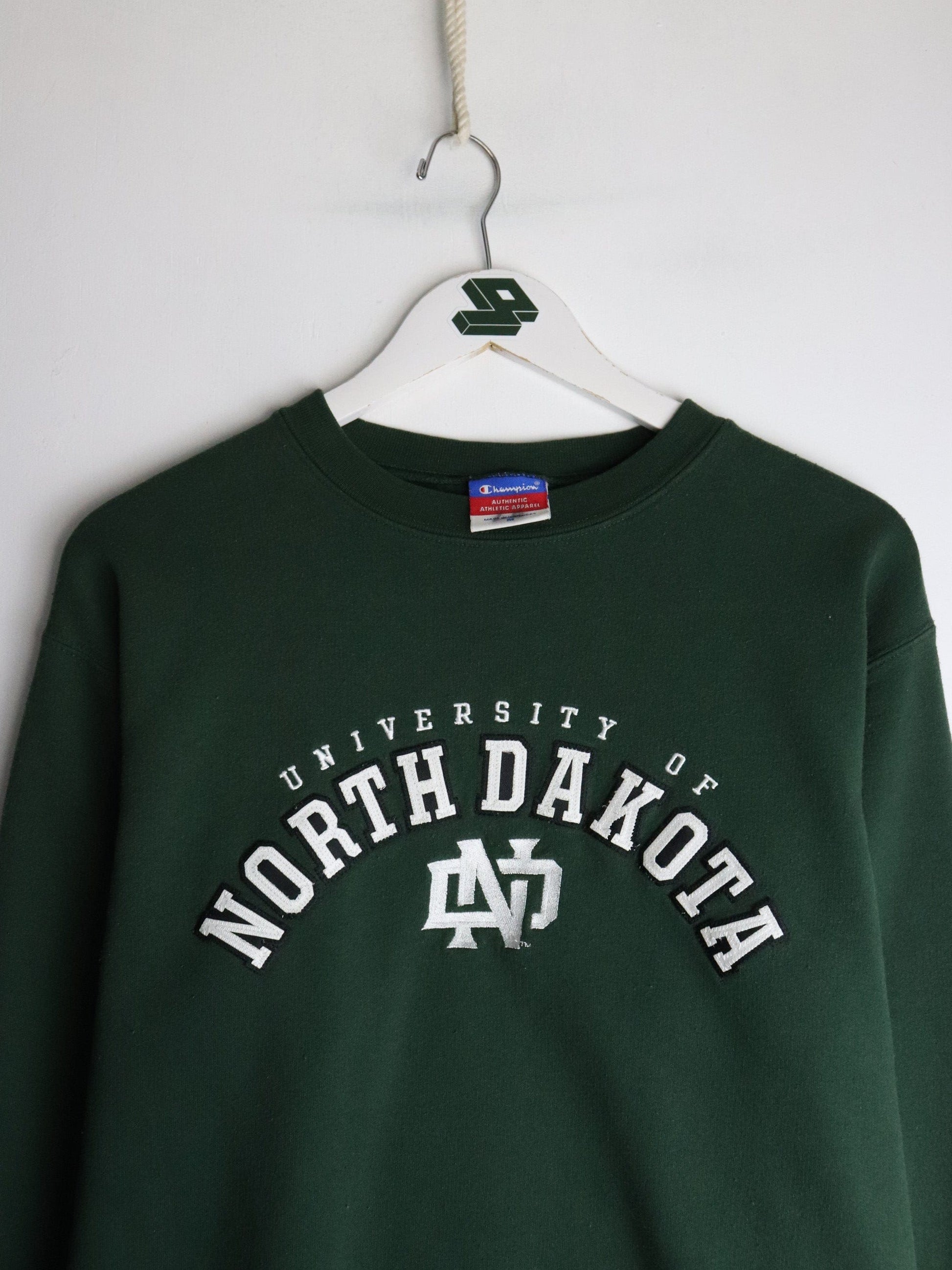 University of North Dakota Sweatshirt Mens Medium Green Champion from propervintagecanada