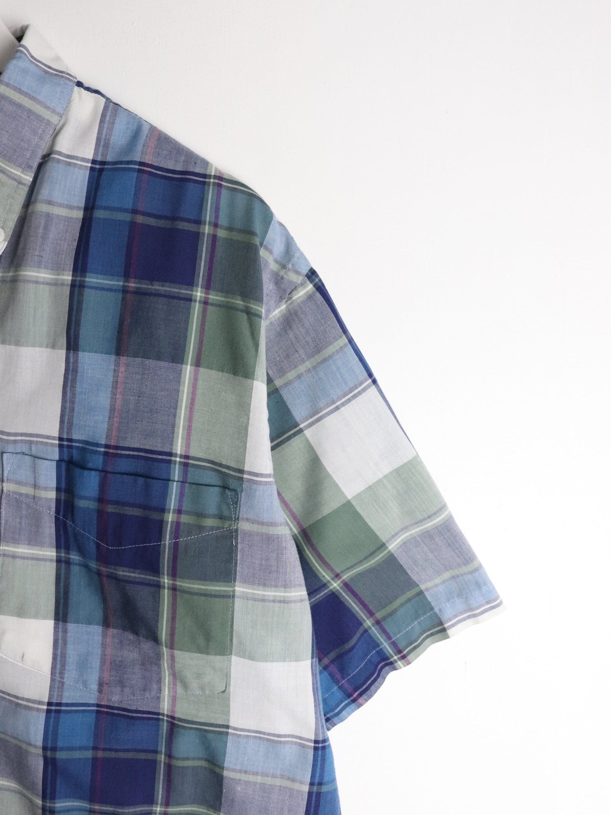 Van Heusen Shirt Mens Large Blue Plaid Button Up from propervintagecanada