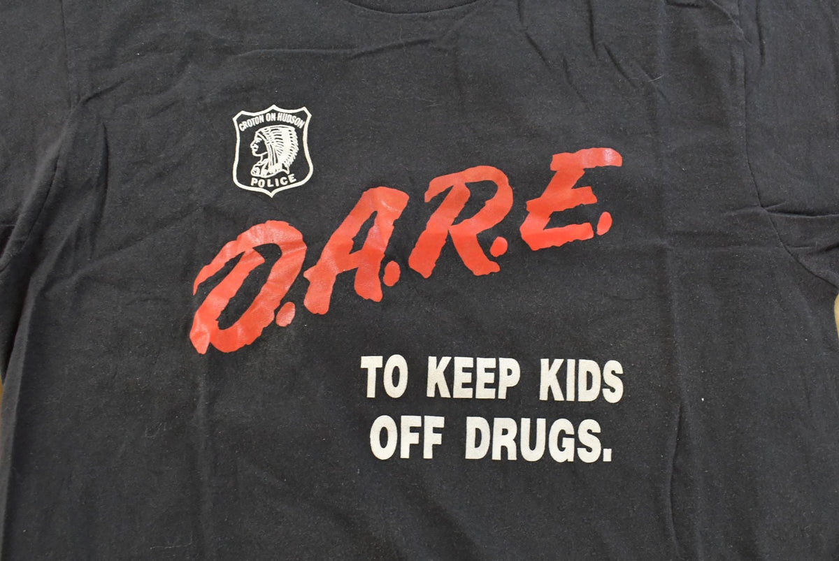 Vintage 1900s Dare to Resist Drugs And Violence Souvenir T-Shirt Men's M from propervintagecanada