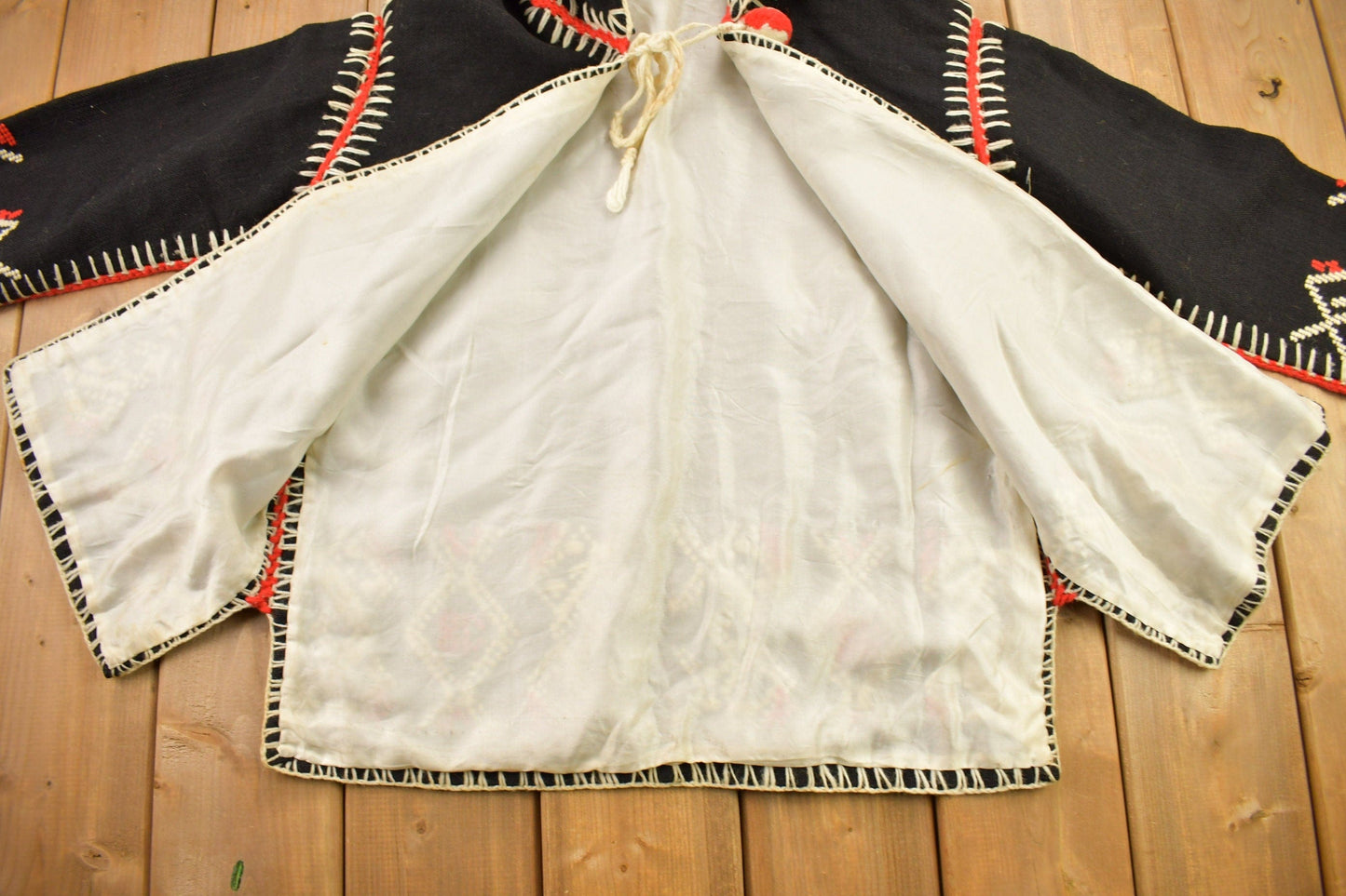 Vintage 1940s Mexican Embroidered Souvenir Jacket Men's Large from propervintagecanada