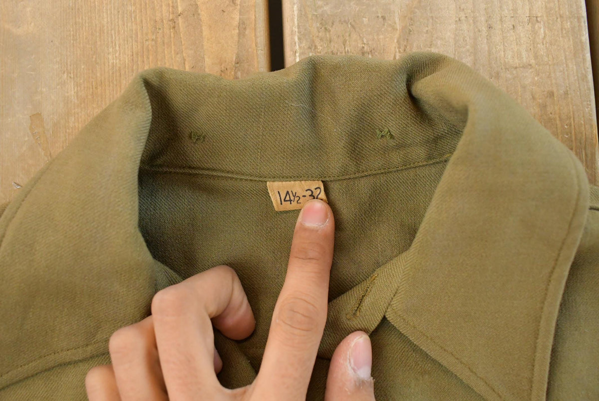 Vintage 1940s WW2 Military Air Force Wool Button Up Infantry Field Shirt Men's S from propervintagecanada