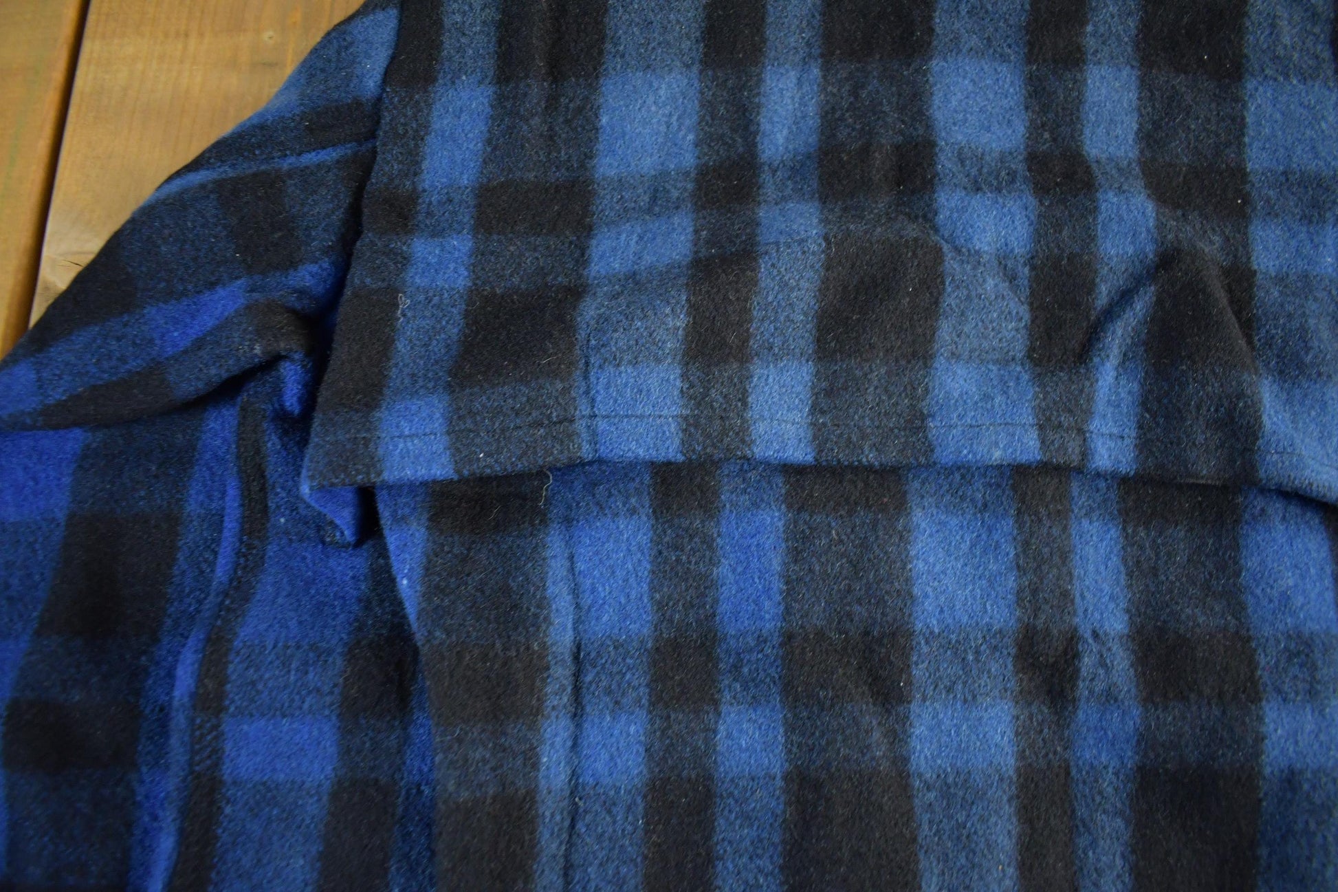 Vintage 1950s Commander Plaid Wool Button Up Shirt Jacket Men's L from propervintagecanada