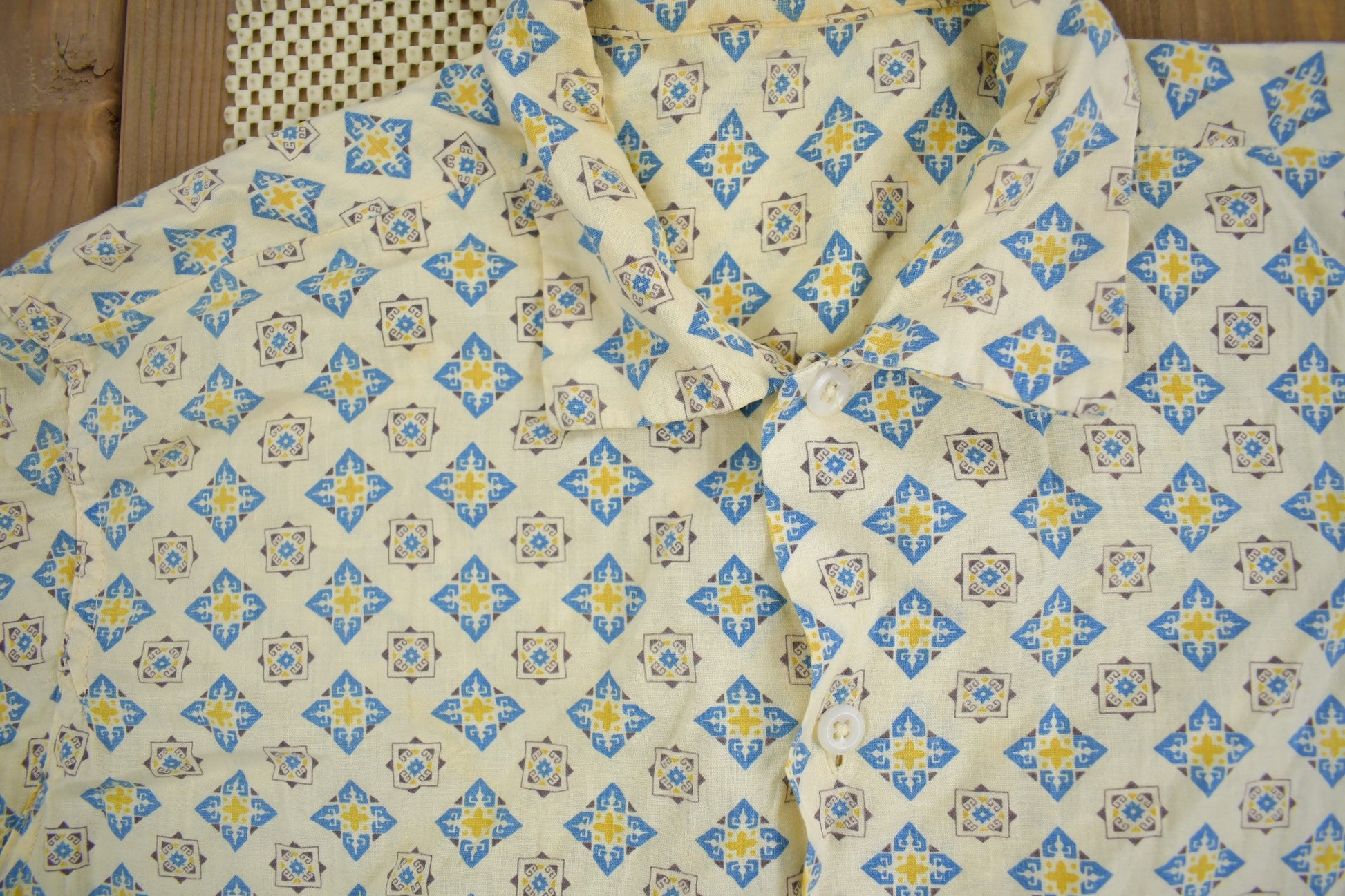 Vintage 1950s Single Needle All Over Print Button Up ShirtMen's Medium from propervintagecanada