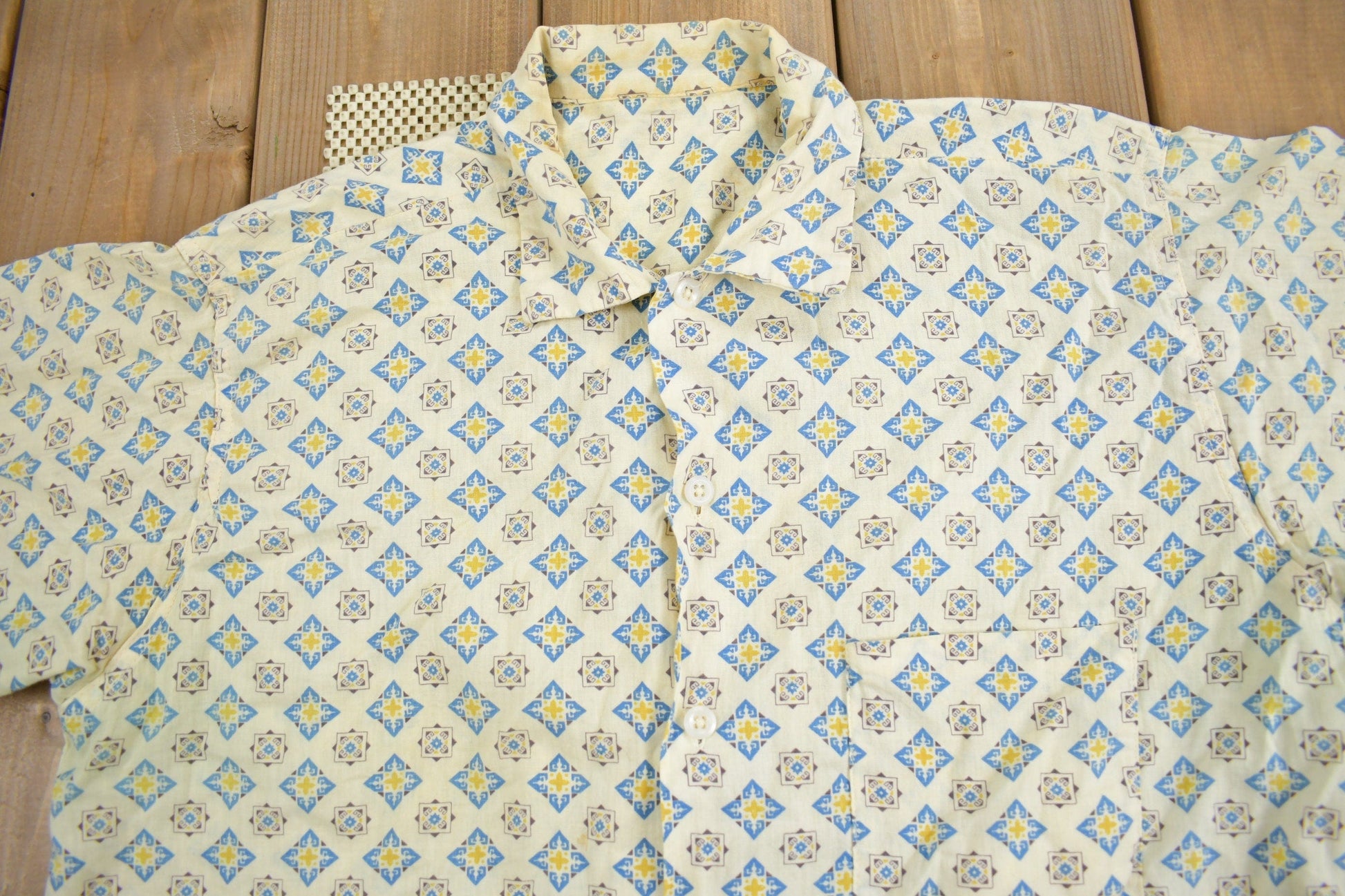 Vintage 1950s Single Needle All Over Print Button Up ShirtMen's Medium from propervintagecanada