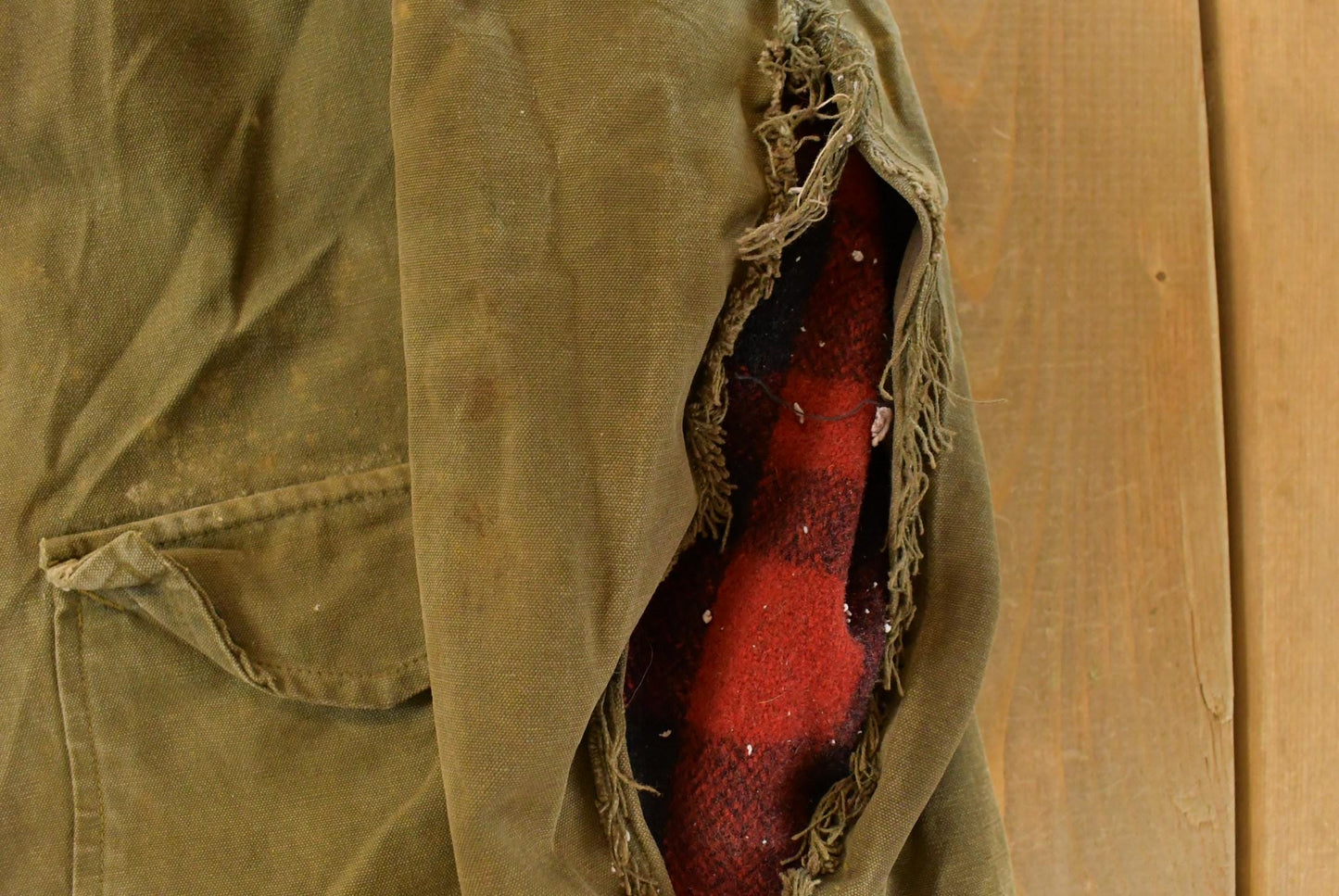 Vintage 1950s Thrashed Reversible Wool Flannel Hunting Jacket Men's L from propervintagecanada