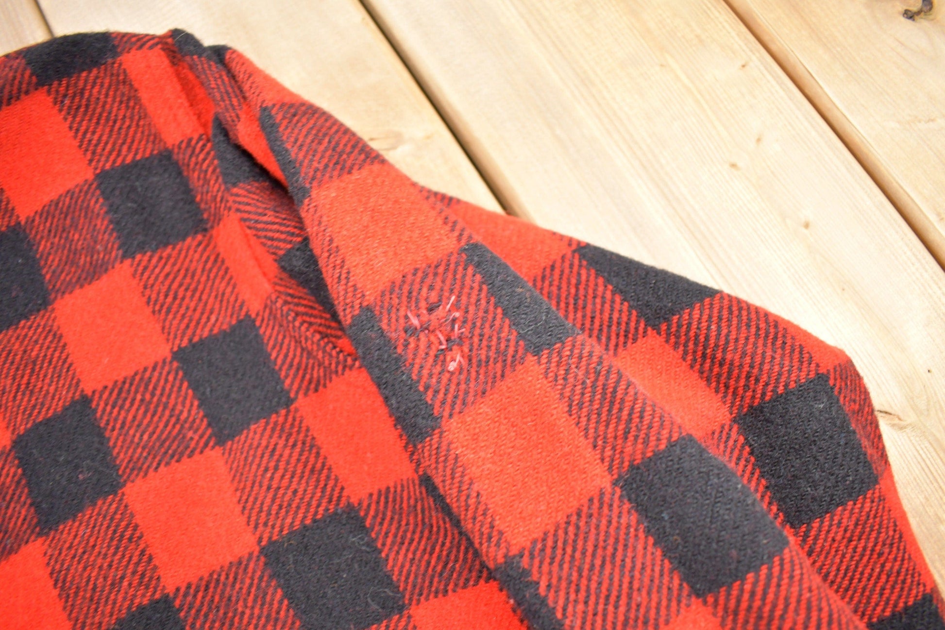 Vintage 1950s Winter King Buffalo Plaid Wool Button Up Shirt Men's Large from propervintagecanada