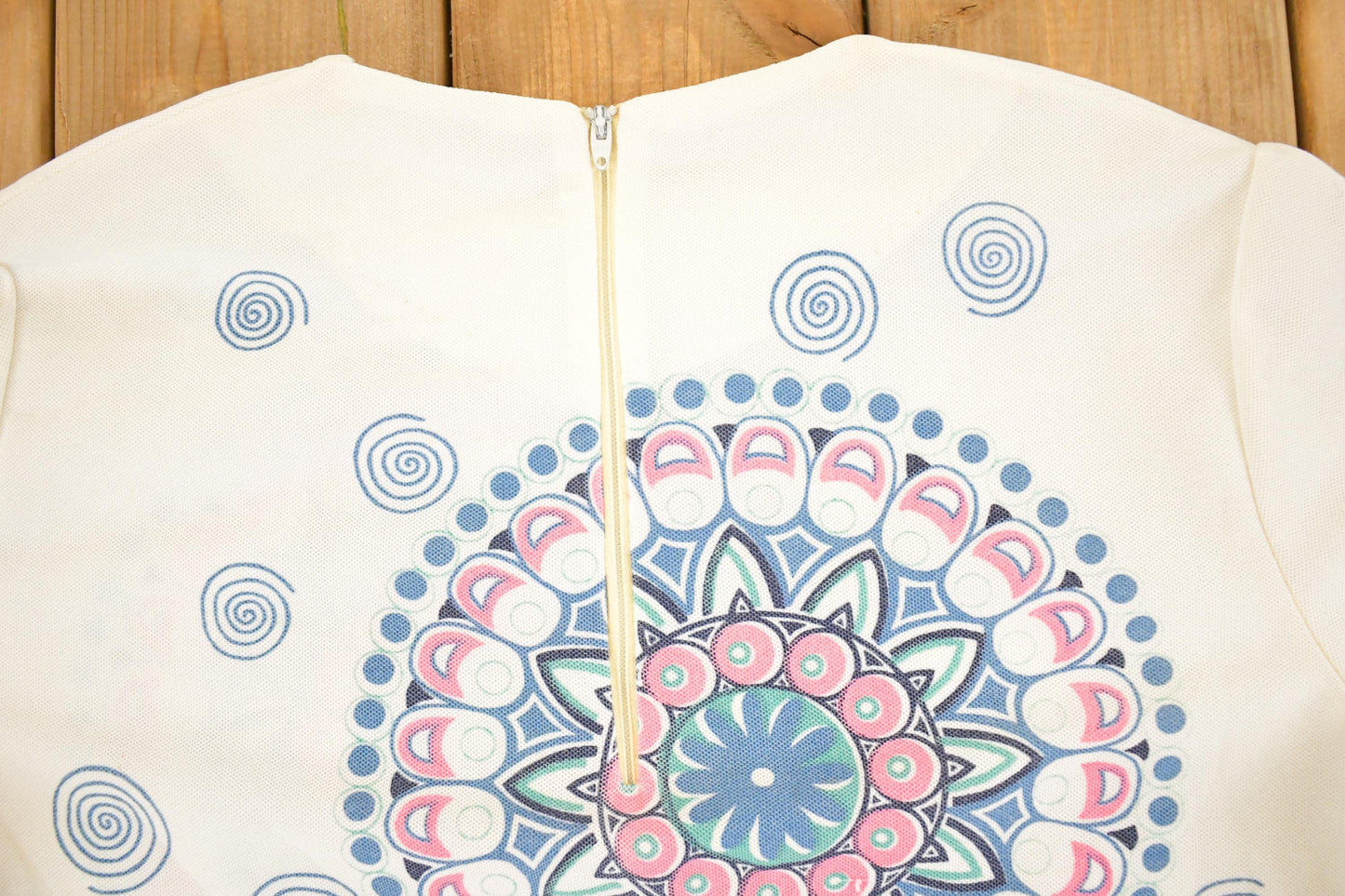Vintage 1960s Abstract Graphic T-Shirt, Women's L from propervintagecanada