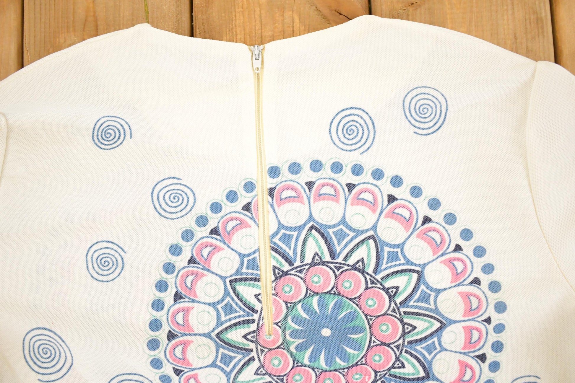 Vintage 1960s Abstract Graphic T-Shirt, Women's L from propervintagecanada