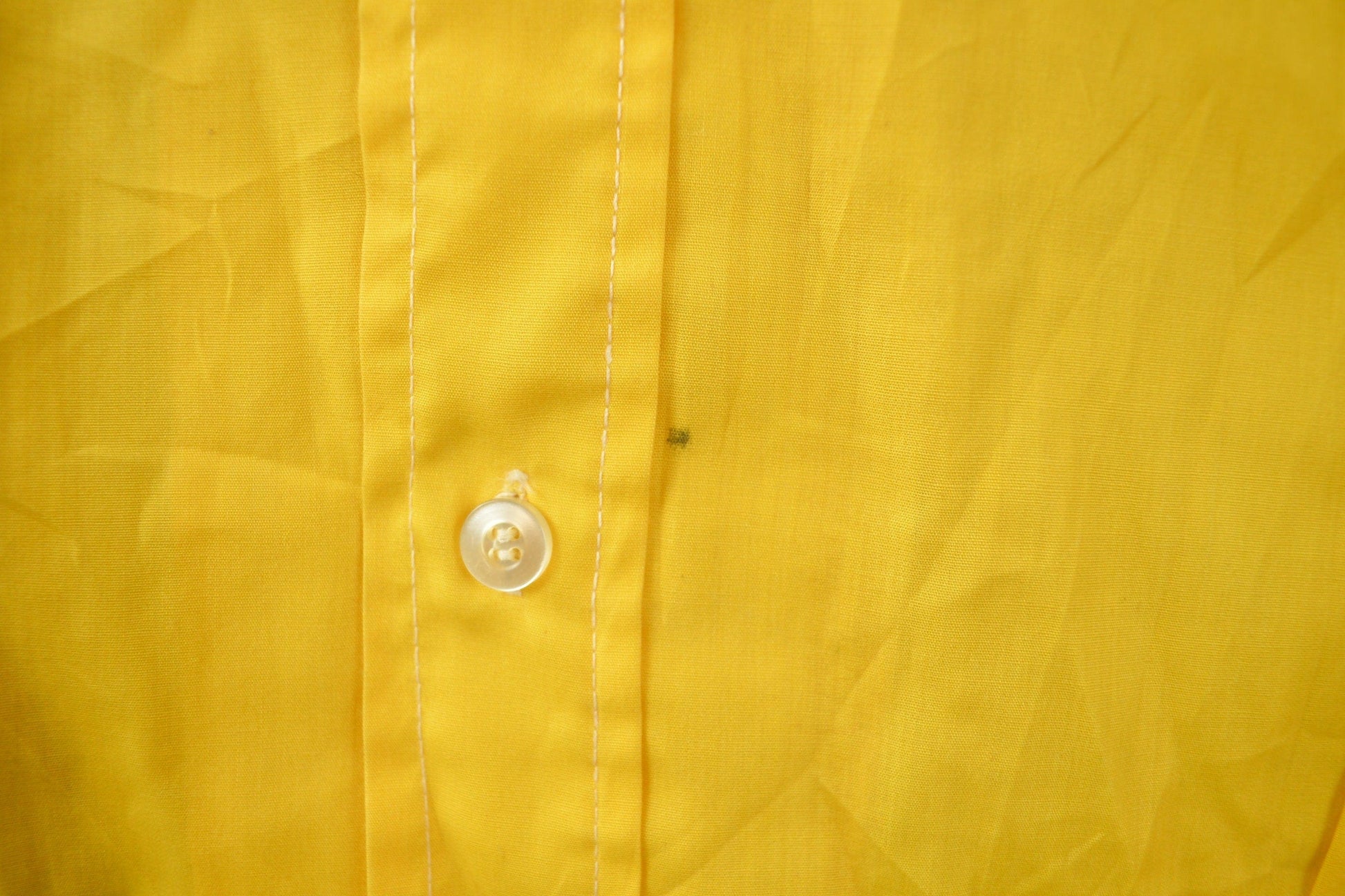 Vintage 1960s Blank Yellow Tapered N' Tails Button Up Shirt Men's Small from propervintagecanada