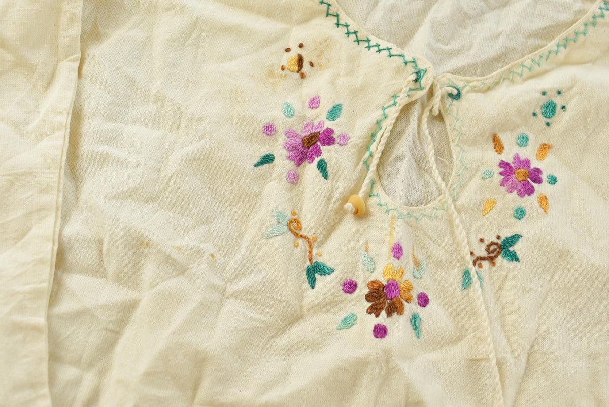 Vintage 1960s Floral Embroidered Peasant Blouse Shirt Womens M from propervintagecanada