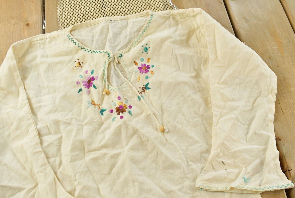 Vintage 1960s Floral Embroidered Peasant Blouse Shirt Womens M from propervintagecanada