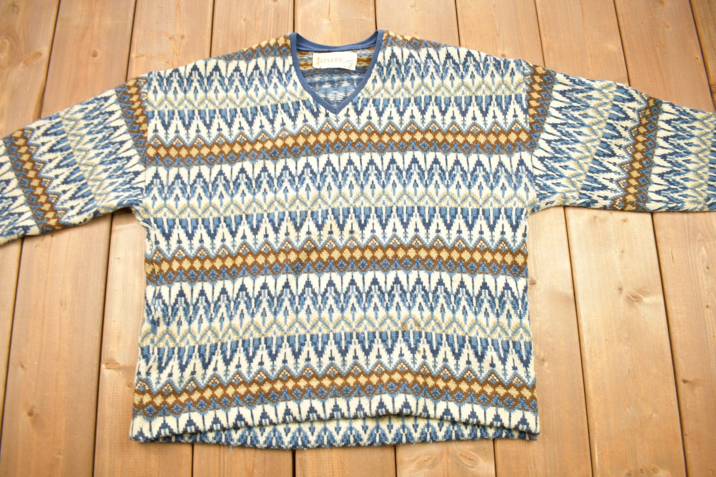Vintage 1960s Icelandic Hand Knit Sweater Women's S from propervintagecanada
