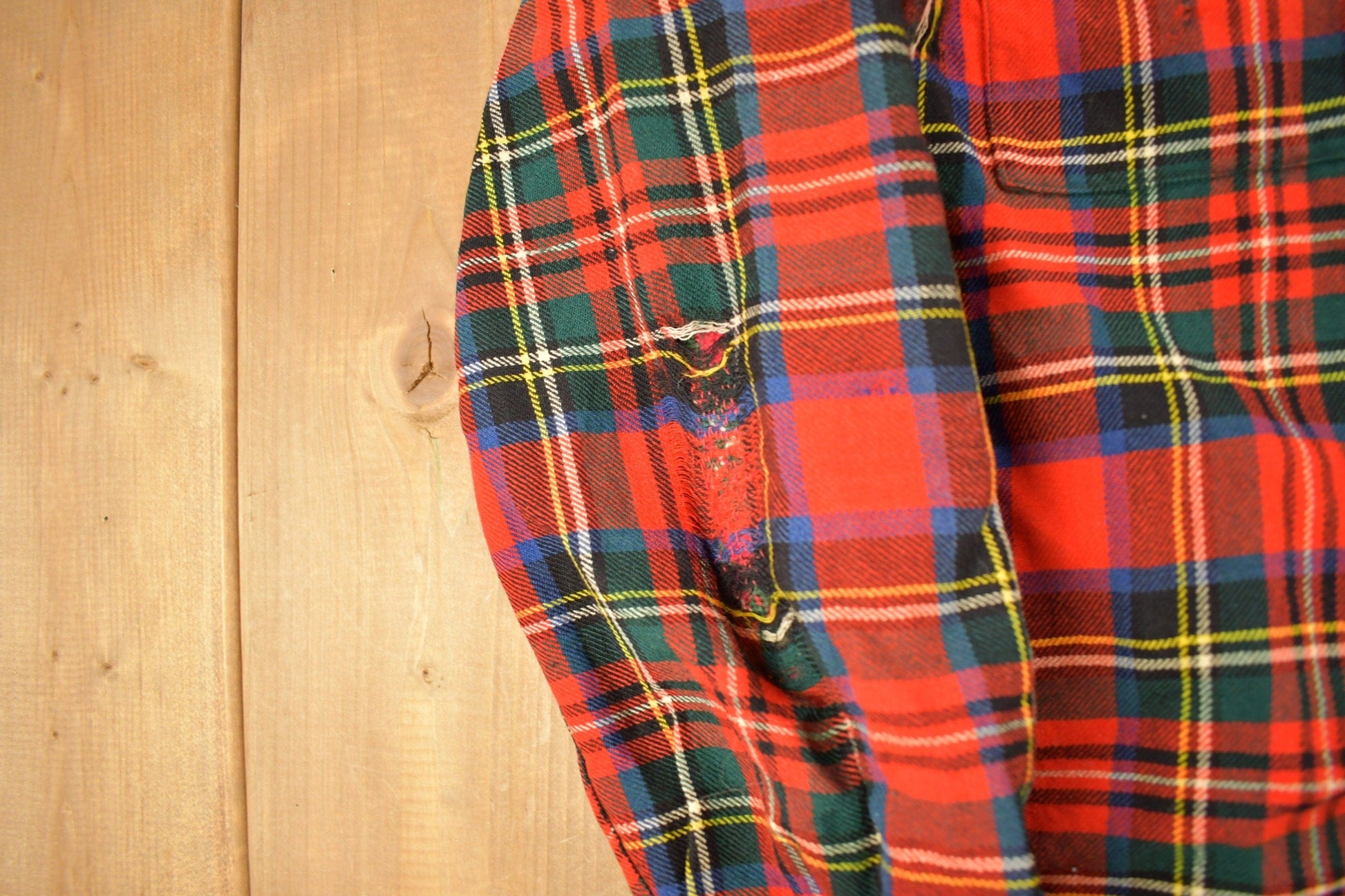 Vintage 1960s Lochan Authentic Tartan Plaid Flannel Button Up Shirt Men's MMen's Medium from propervintagecanada