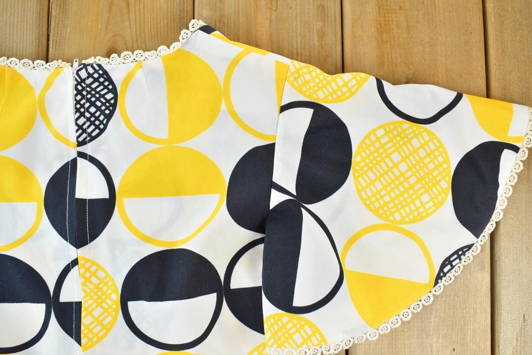 Vintage 1960s Polka Dot Pattern Button Up Shirt / 60sVintage Flannel / Plaid Button Up / Cowboy Shirt / Preppy Button Up from propervintagecanada