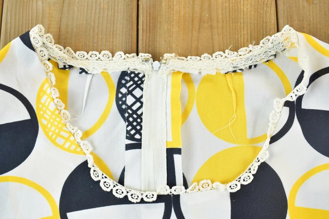 Vintage 1960s Polka Dot Pattern Button Up Shirt / 60sVintage Flannel / Plaid Button Up / Cowboy Shirt / Preppy Button Up from propervintagecanada