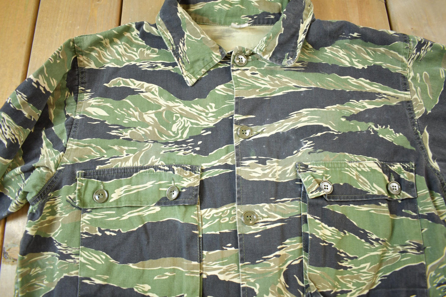 Vintage 1960s Tigercamo Stripe Military Camouflage Button Up Jacket Men's Large from propervintagecanada