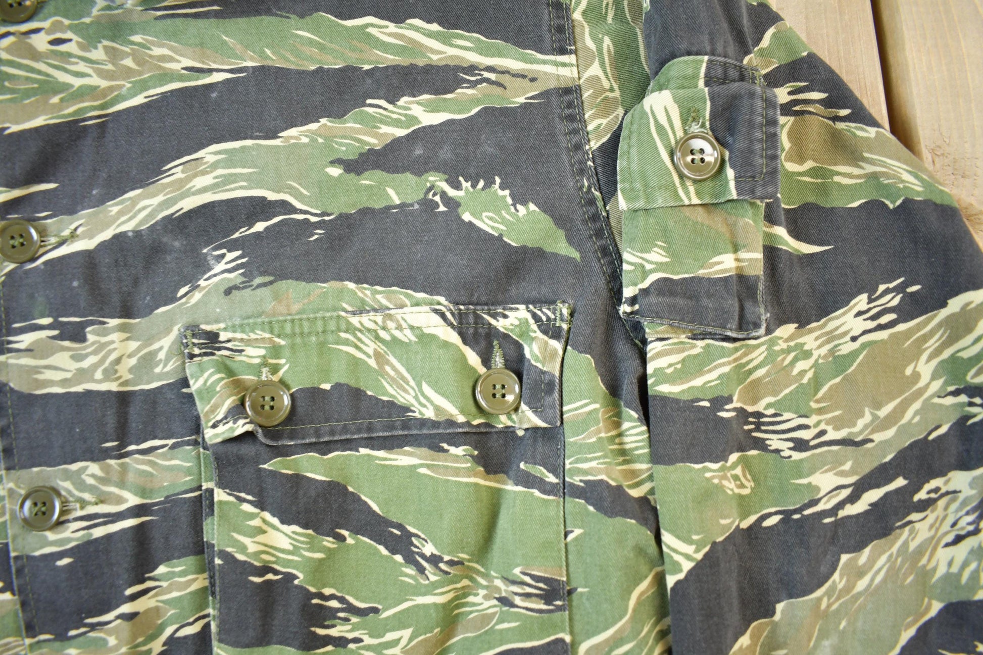 Vintage 1960s Tigercamo Stripe Military Camouflage Button Up Jacket Men's Large from propervintagecanada
