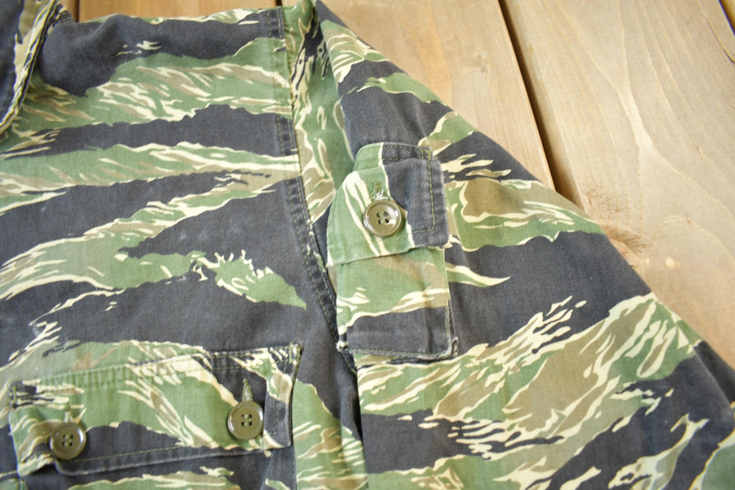 Vintage 1960s Tigercamo Stripe Military Camouflage Button Up Jacket Men's Large from propervintagecanada