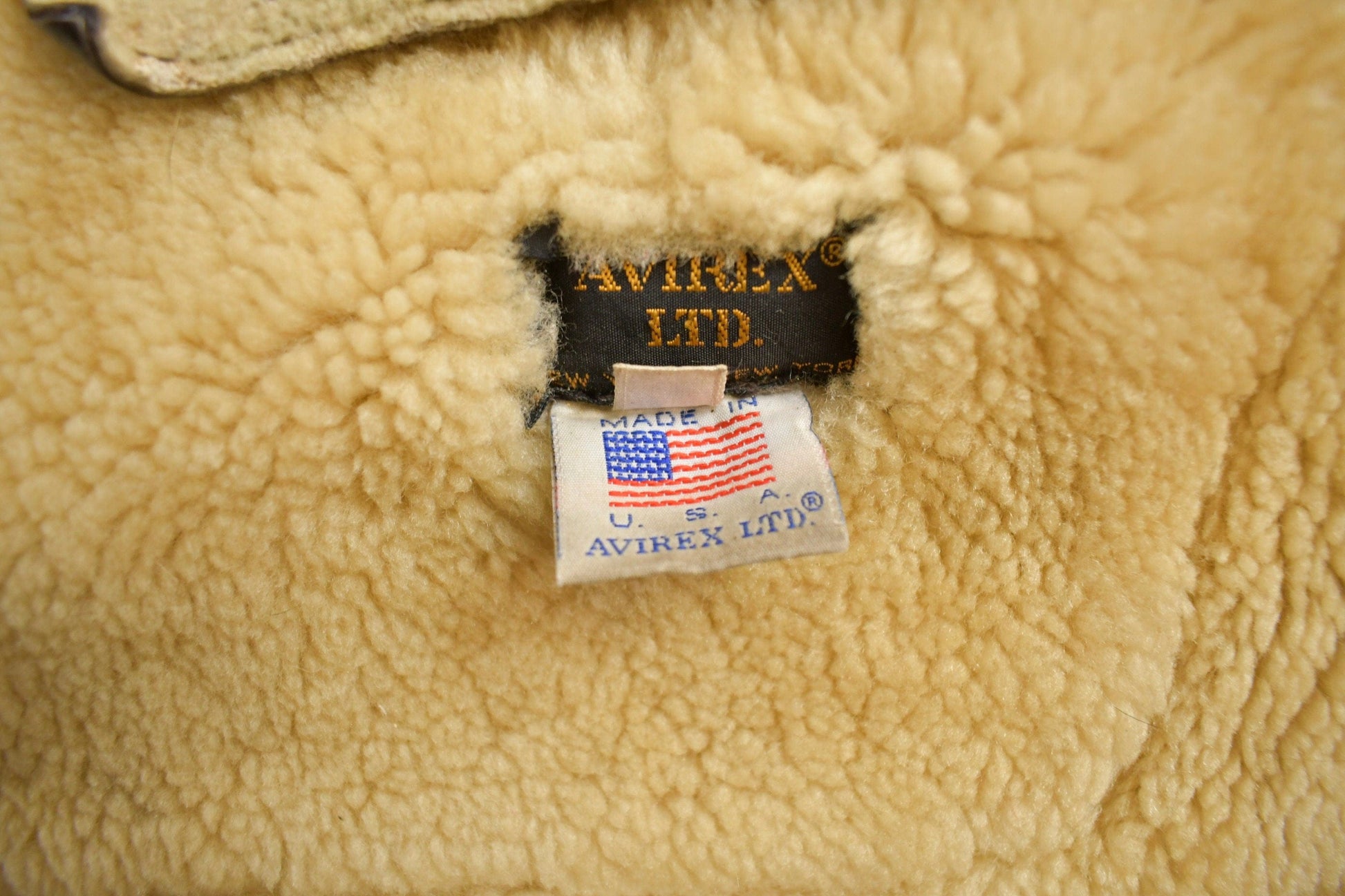 Vintage 1970 Avirex LTD Bomber Pilot Shearling Coat Men's Large from propervintagecanada