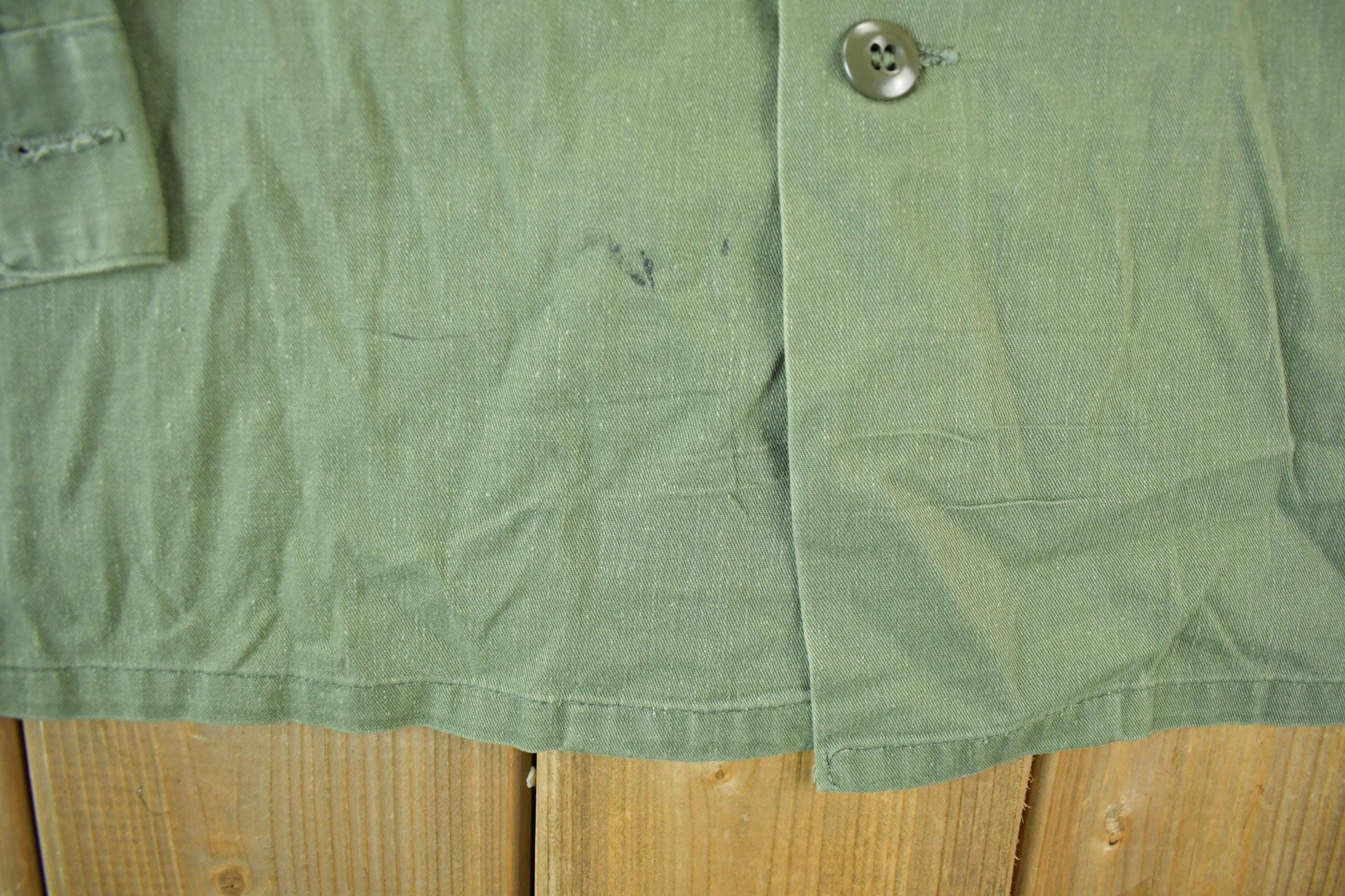Vintage 1970s 1980s Army OG-107 Military Sateen Shirt Men's Large from propervintagecanada