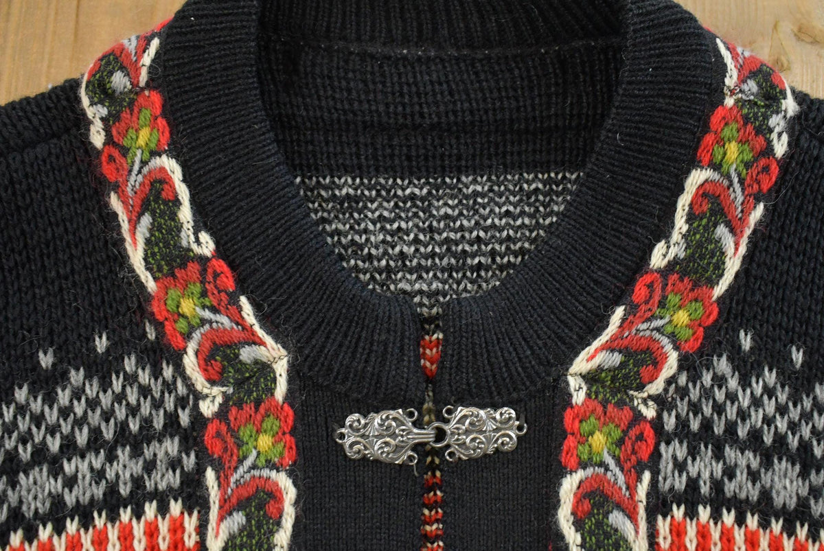 Vintage 1970s A.S Evebofos Nordic Wool Knit Clasped Cardigan Sweater Men's XL from propervintagecanada