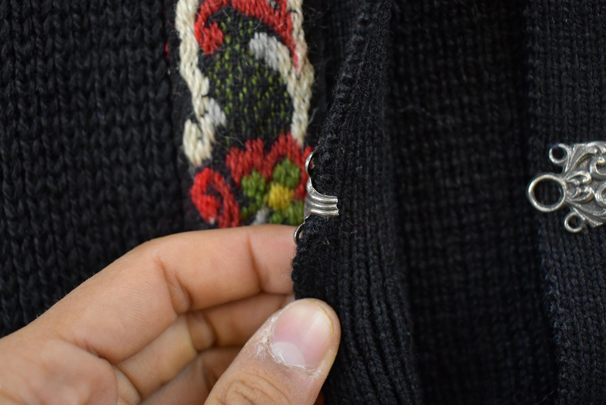 Vintage 1970s A.S Evebofos Nordic Wool Knit Clasped Cardigan Sweater Men's XL from propervintagecanada