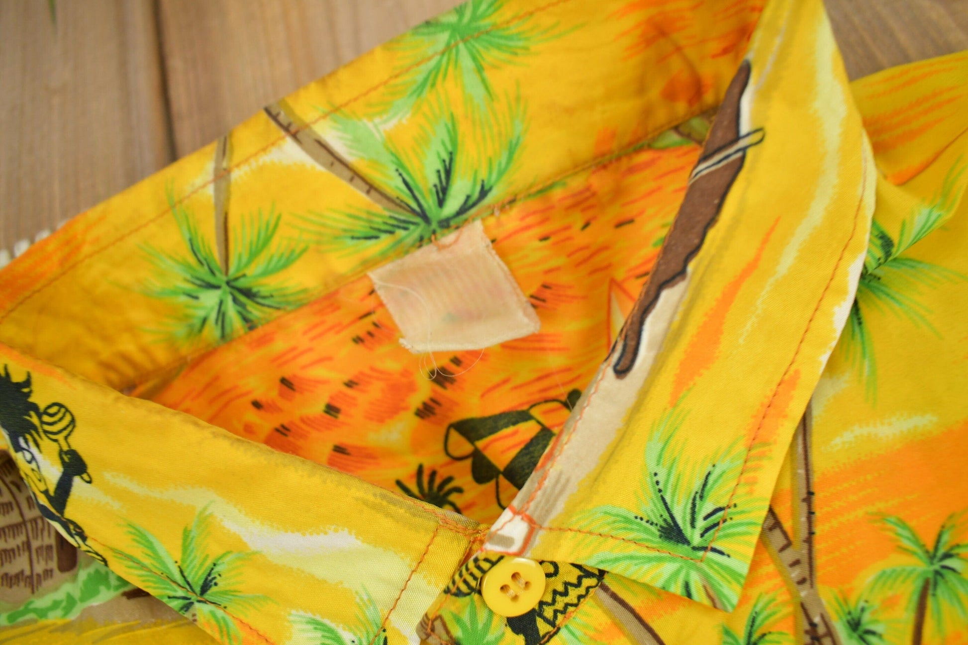 Vintage 1970s All Over Print Caribbean Theme Button Up Shirt Men's XL from propervintagecanada
