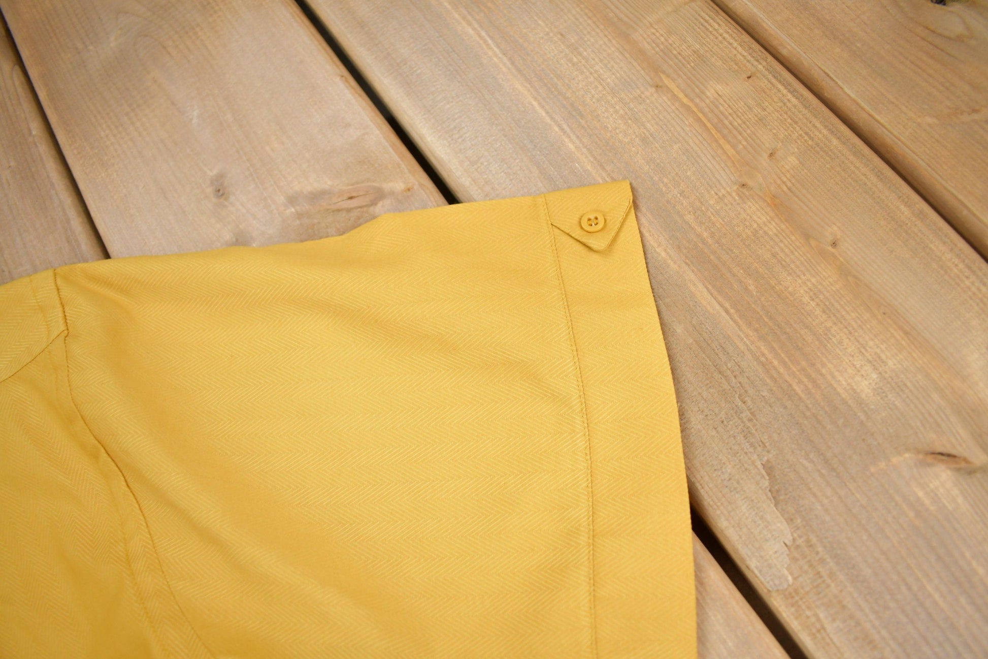 Vintage 1970s Blank Yellow Button Up ShirtMen's Medium from propervintagecanada